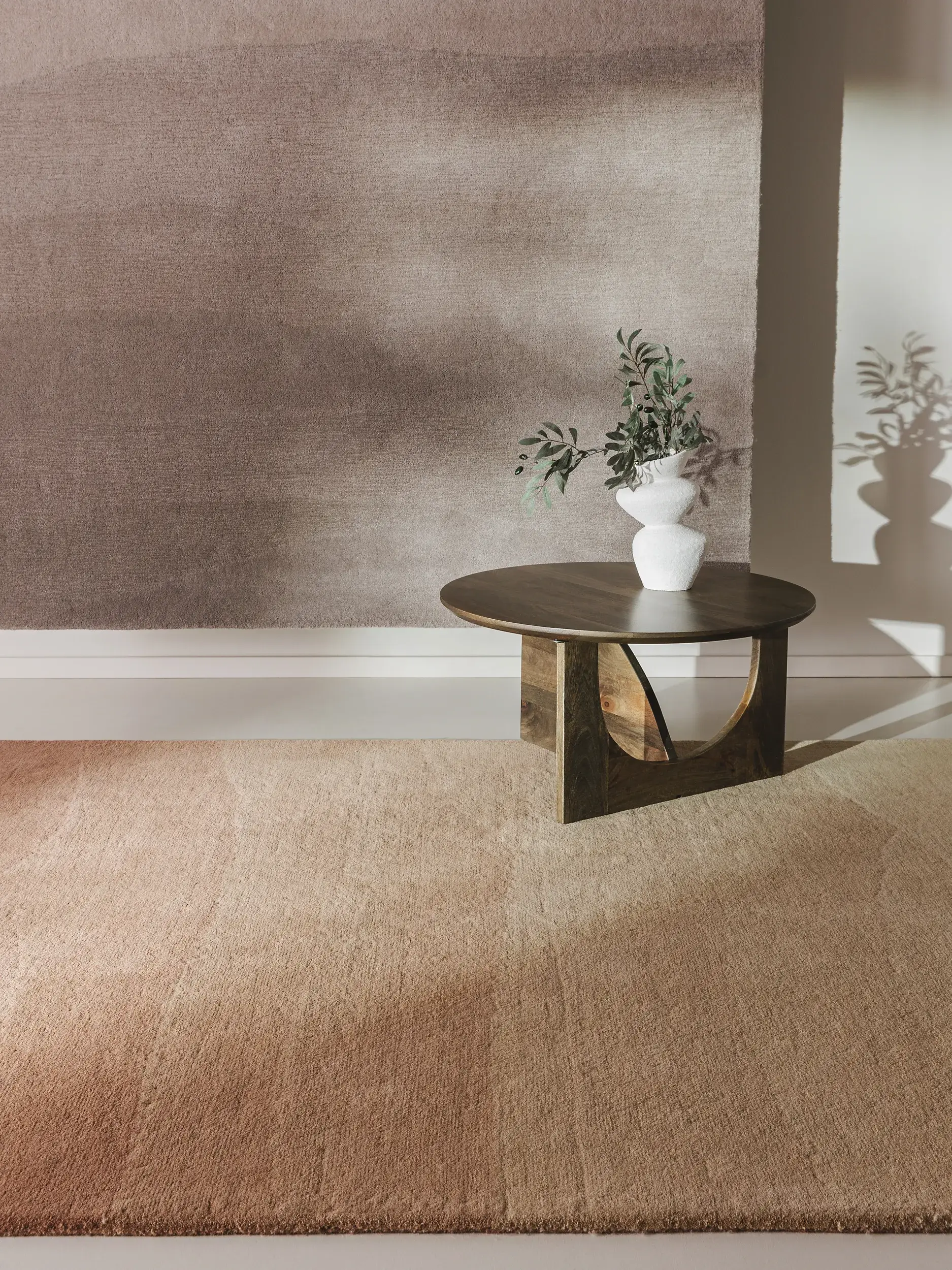 Teppich aus 100% Wolle in Beige mit 100% Wolle hohem Flor von benuta Pure