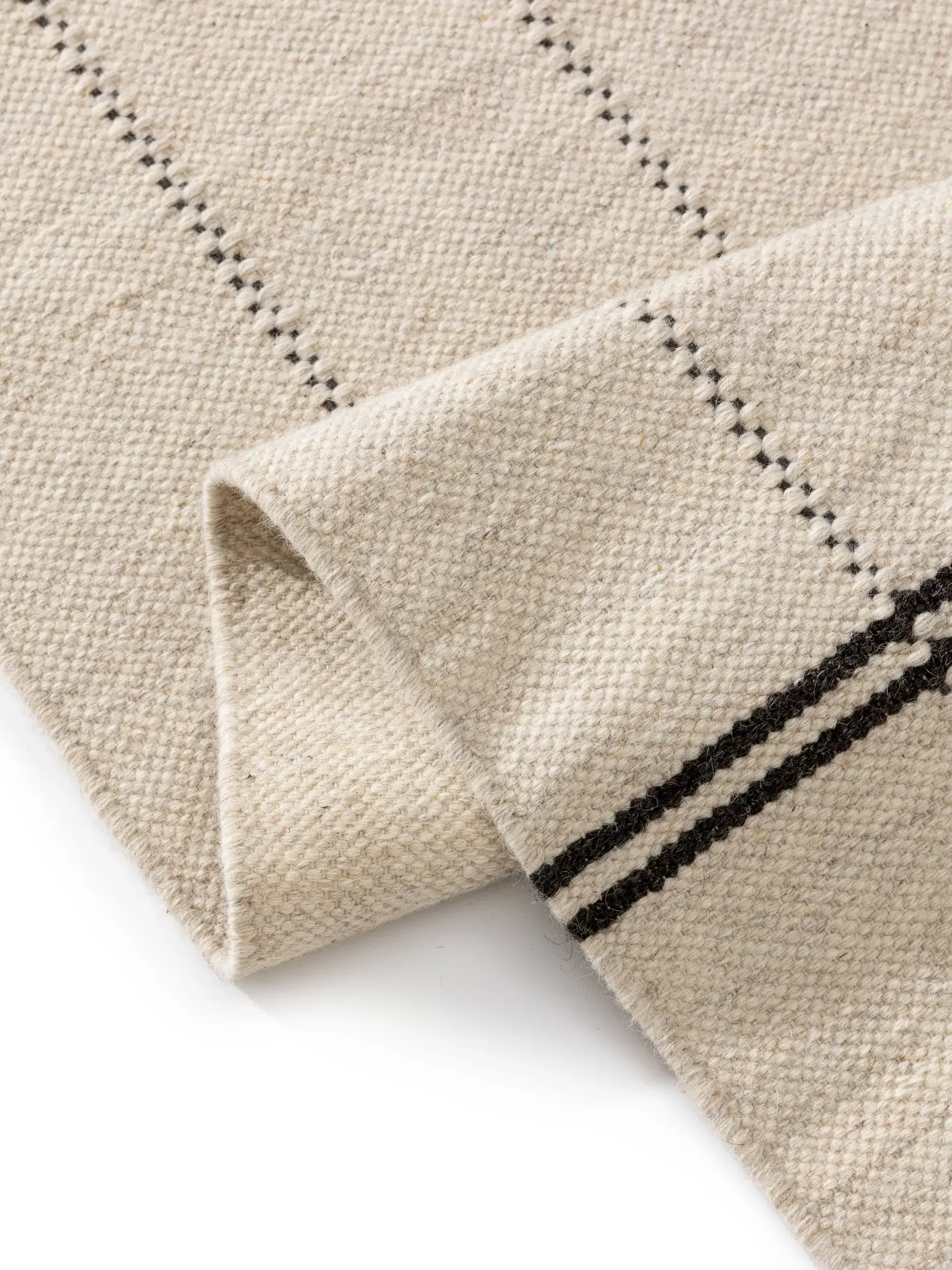Rug made of 70% Wolle, 30% Baumwolle in Beige with a 70% Wolle, 30% Baumwolle high pile by benuta Pure
