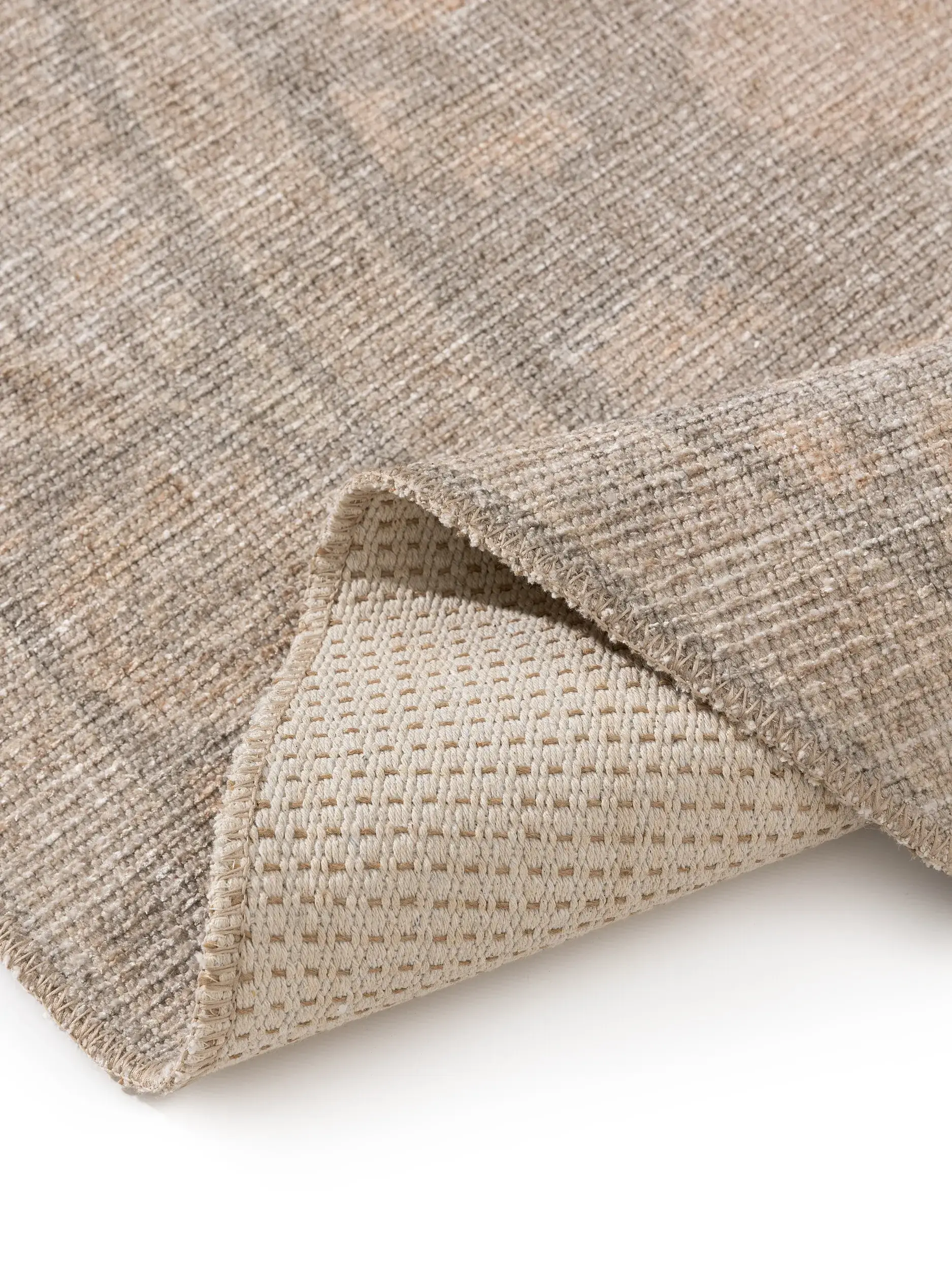 Tæppe af 50% Polyester, 50% Polybomuld i Beige med 50% Polyester, 50% Polybomuld høj luv fra benuta nest