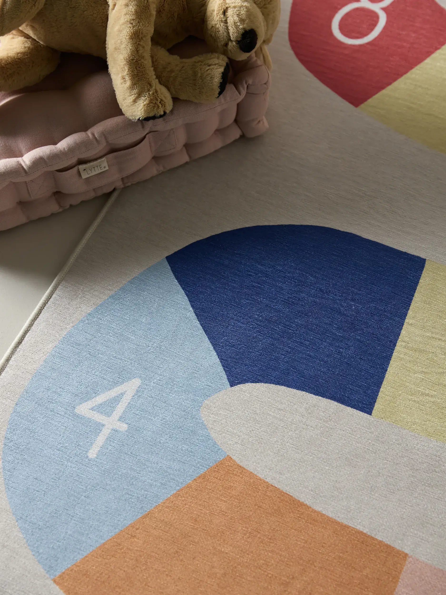 Rug made of 100% Polyester in Multicolour with a 100% Polyester high pile by Lytte