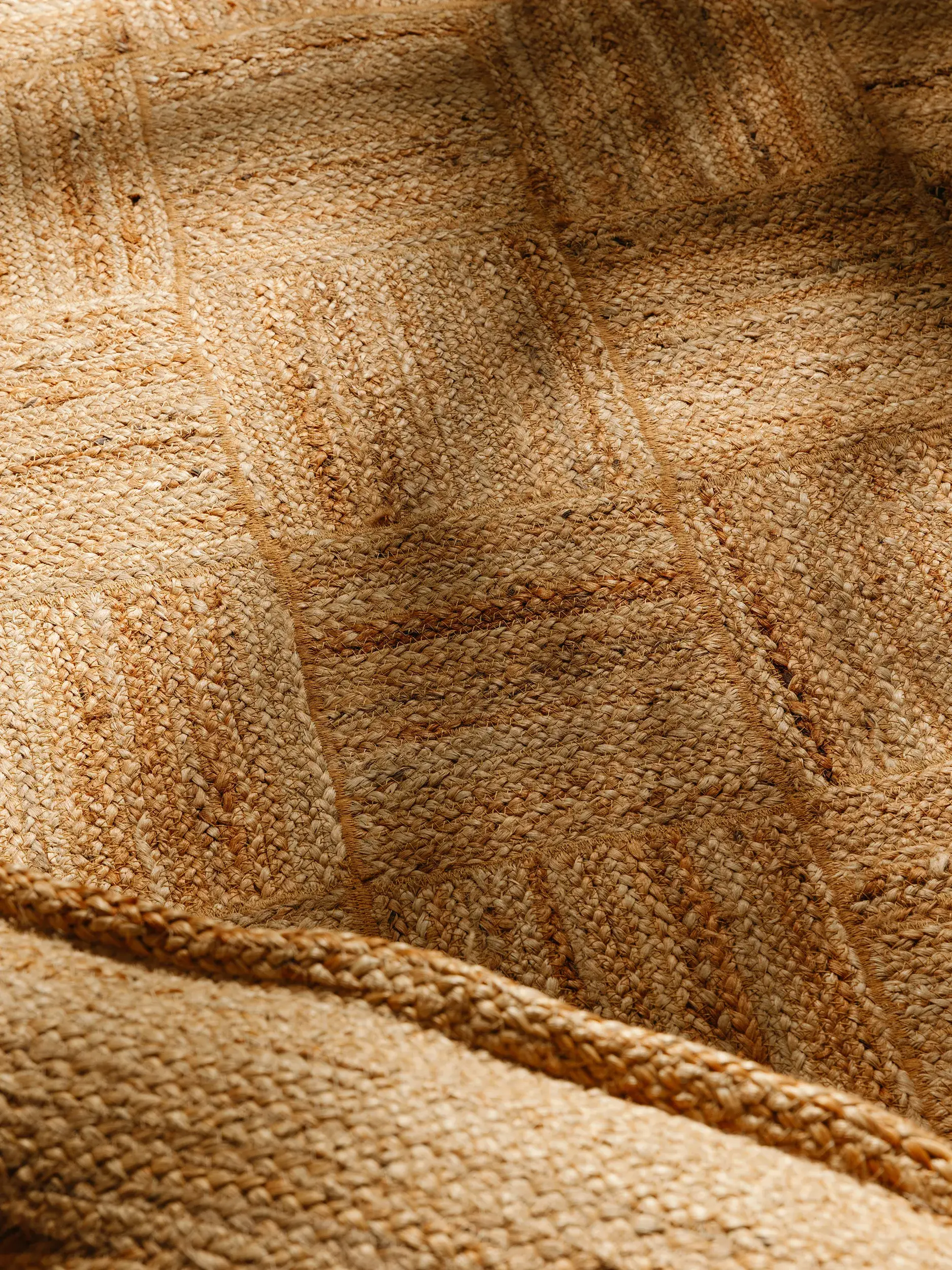 Teppich aus 100% Jute in Braun mit 100% Jute hohem Flor von benuta Pure