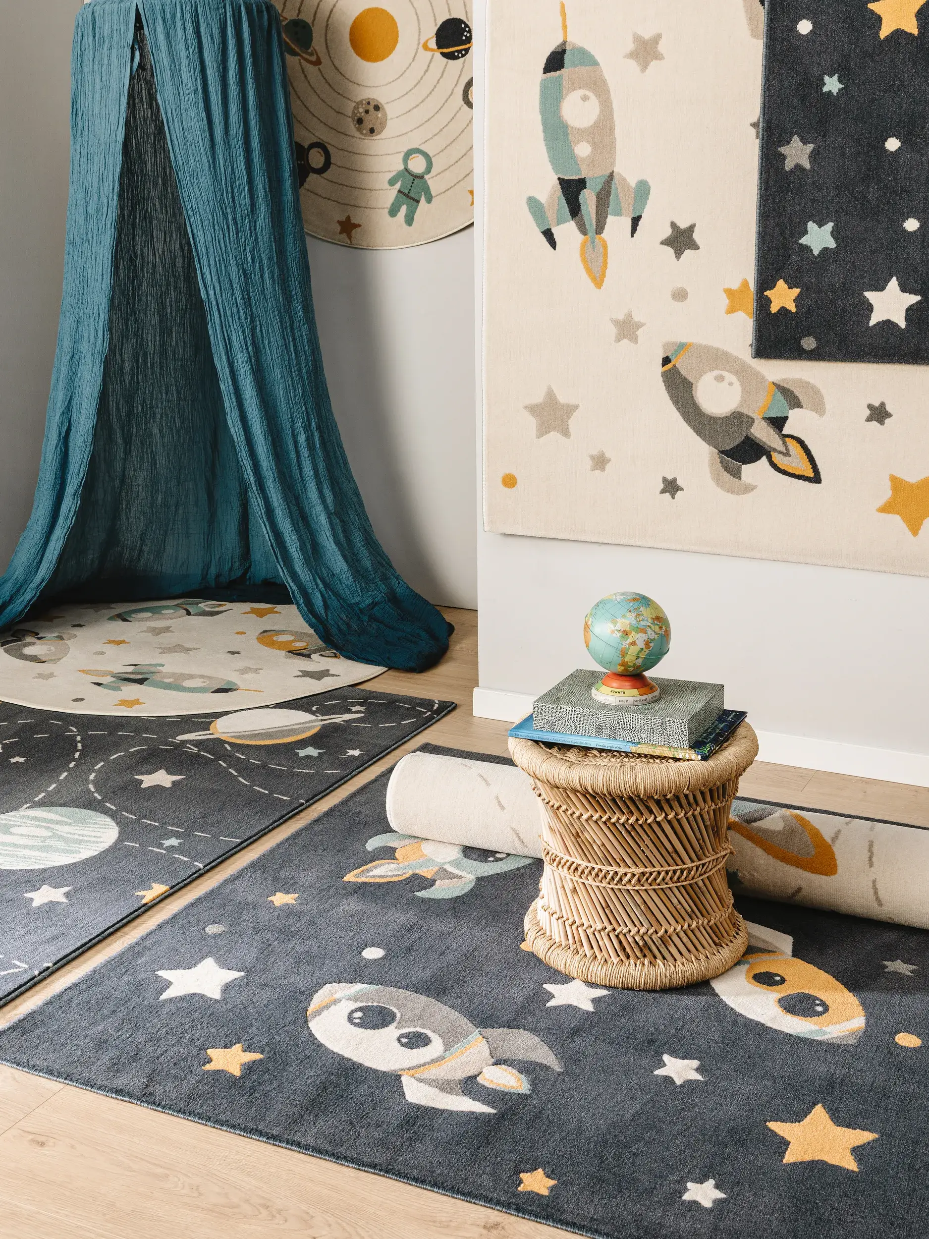 Rug made of 100% Polypropylen in Beige with a 100% Polypropylen high pile by Lytte