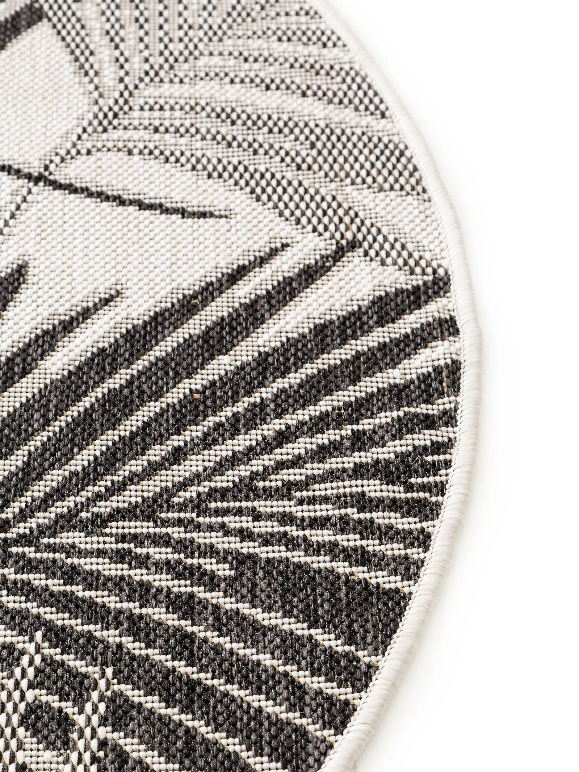 Teppich aus 100% Polypropylen in Schwarz mit 100% Polypropylen hohem Flor von benuta Nest