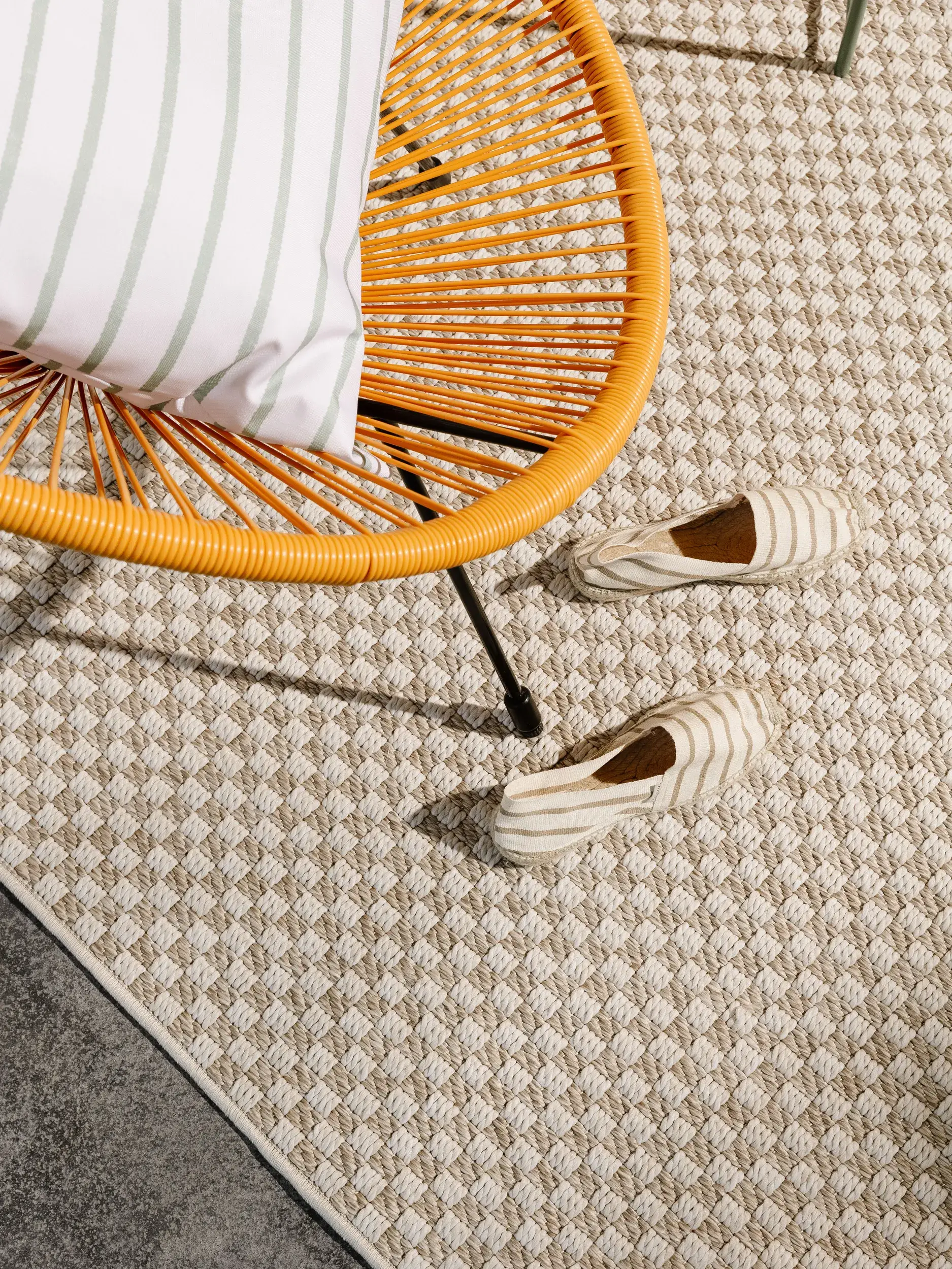 Teppich aus 100% Polypropylen in Beige mit 100% Polypropylen hohem Flor von benuta Pop