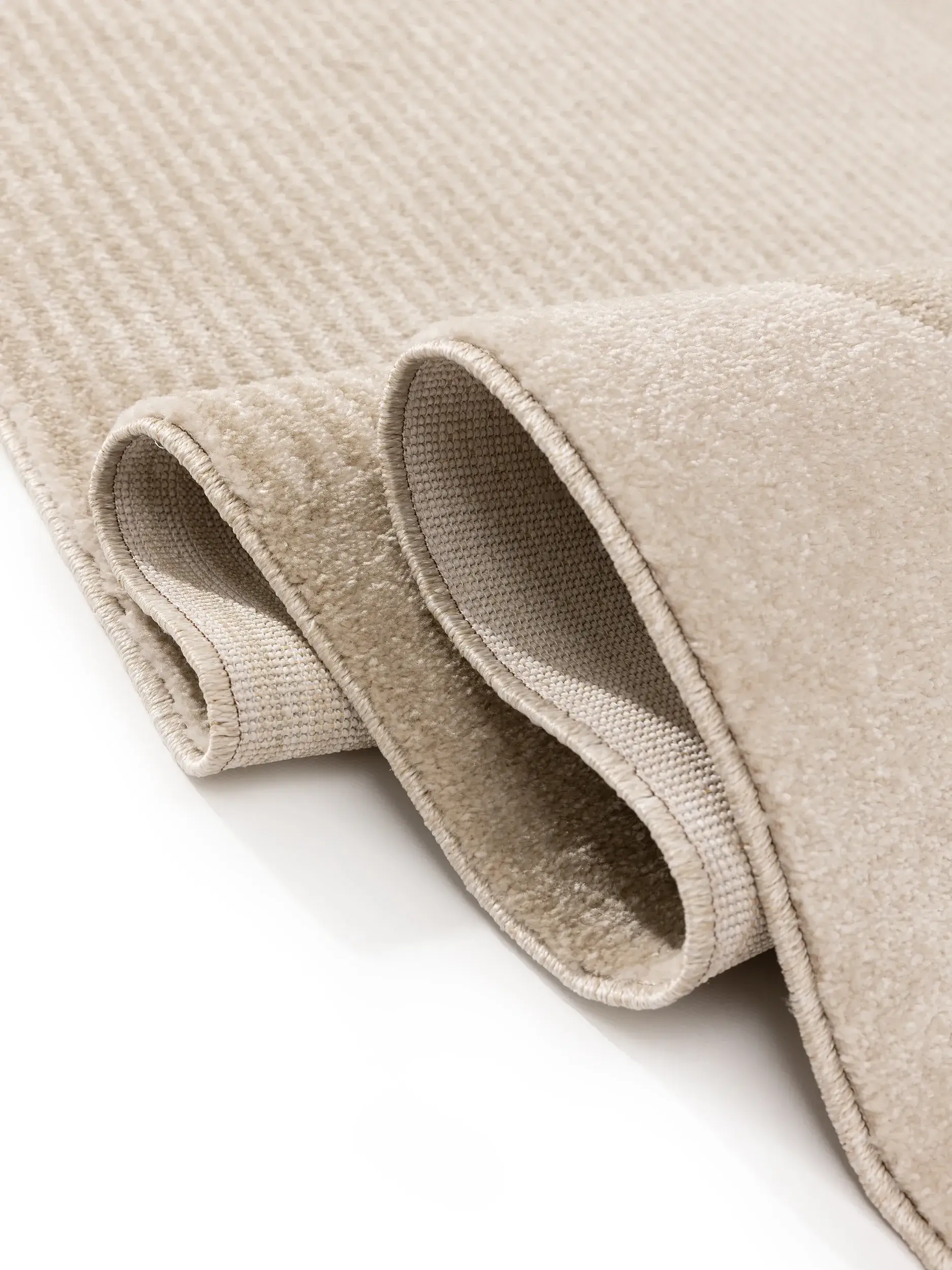 Teppich aus 100% Polypropylen in Beige mit 100% Polypropylen hohem Flor von benuta Pop