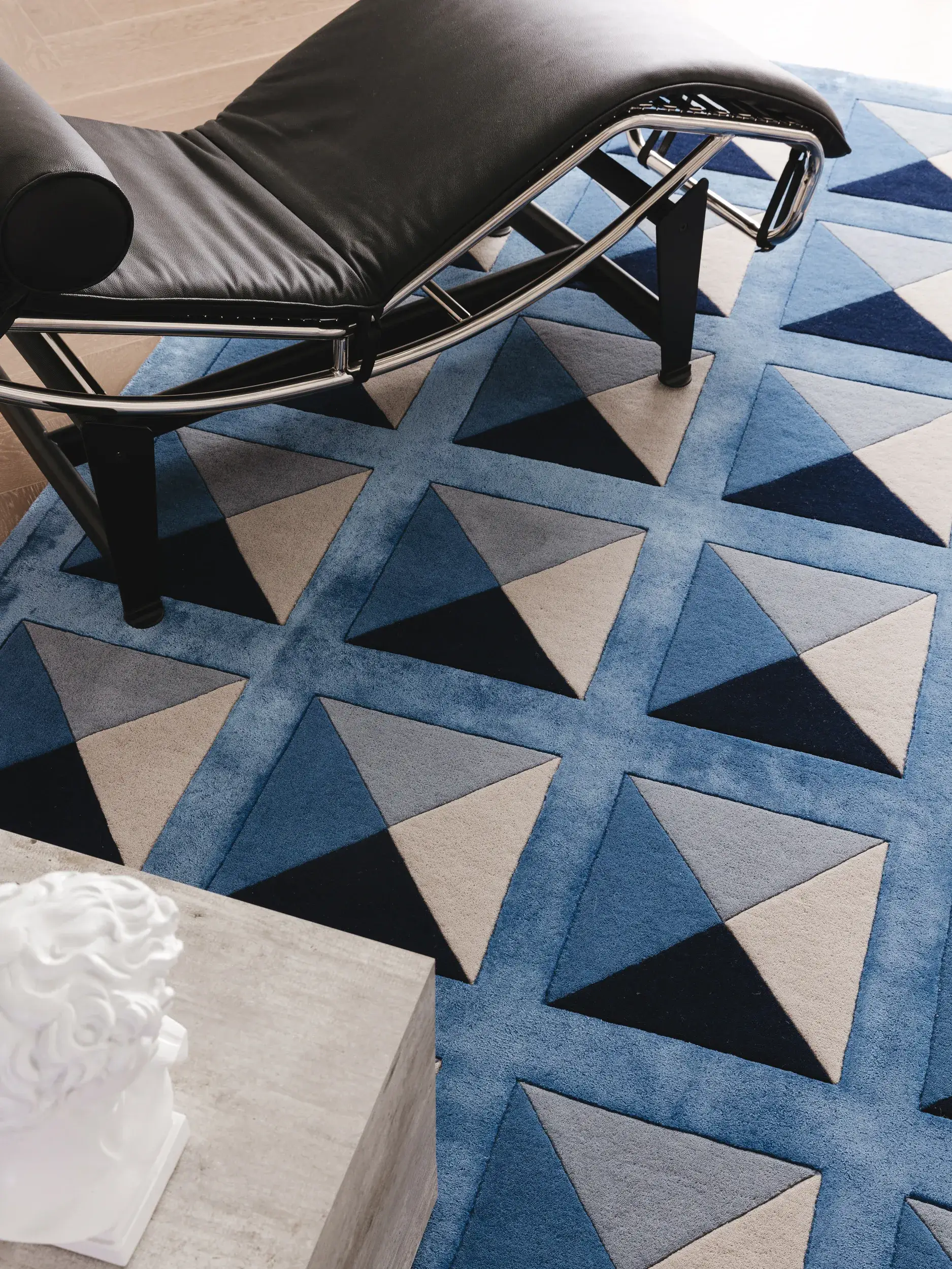 Teppich aus 60% Wolle, 40% Lyocell (Tencel™) in Blau mit 60% Wolle, 40% Lyocell (Tencel™) hohem Flor von benuta Finest