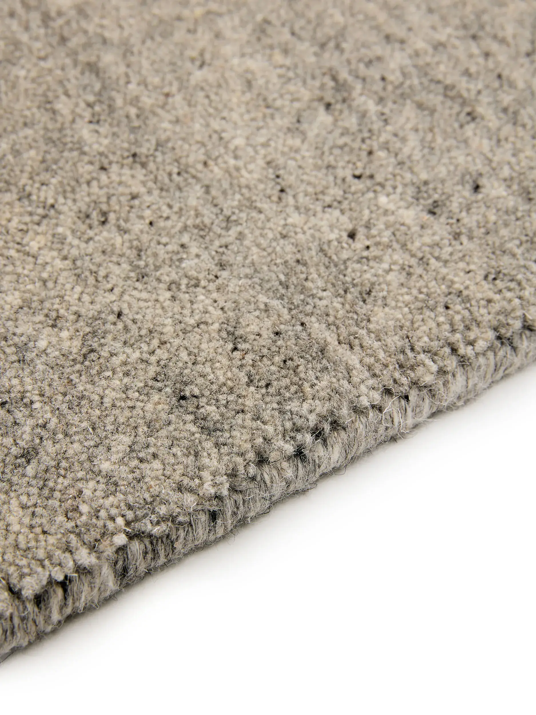 Teppich aus 100% Wolle in Grau mit 100% Wolle hohem Flor von benuta Pure