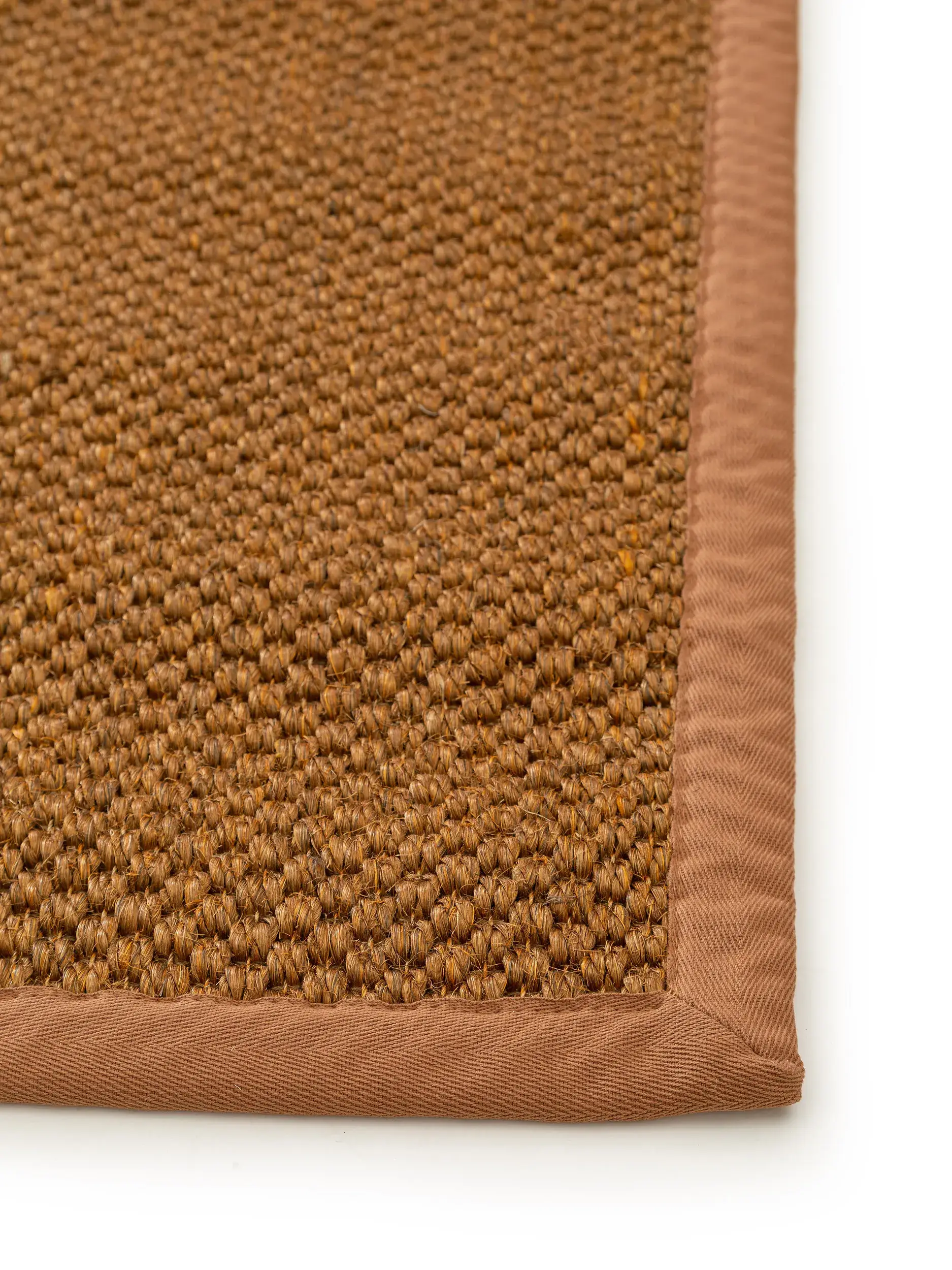 Matto 100% Sisala värissä Braun 100% Sisal korkealla nukalla merkiltä benuta Pure
