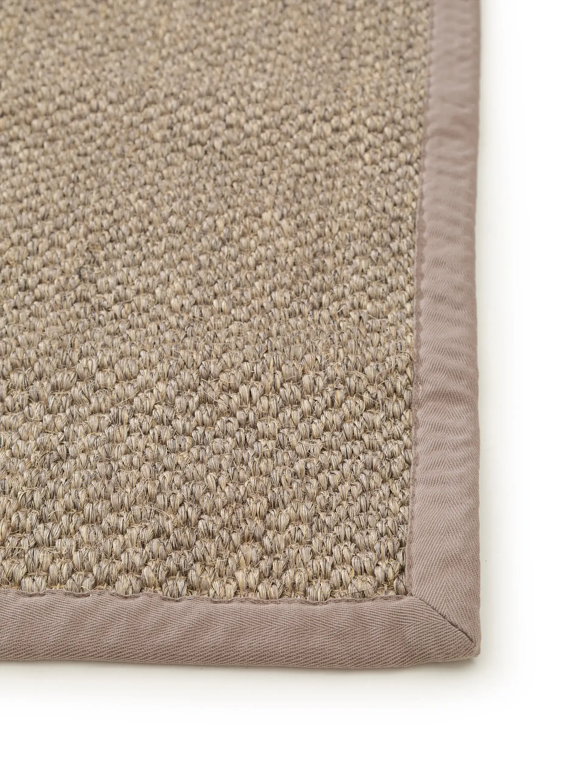 Teppich aus 100% Sisal in Grau mit 100% Sisal hohem Flor von benuta Pure