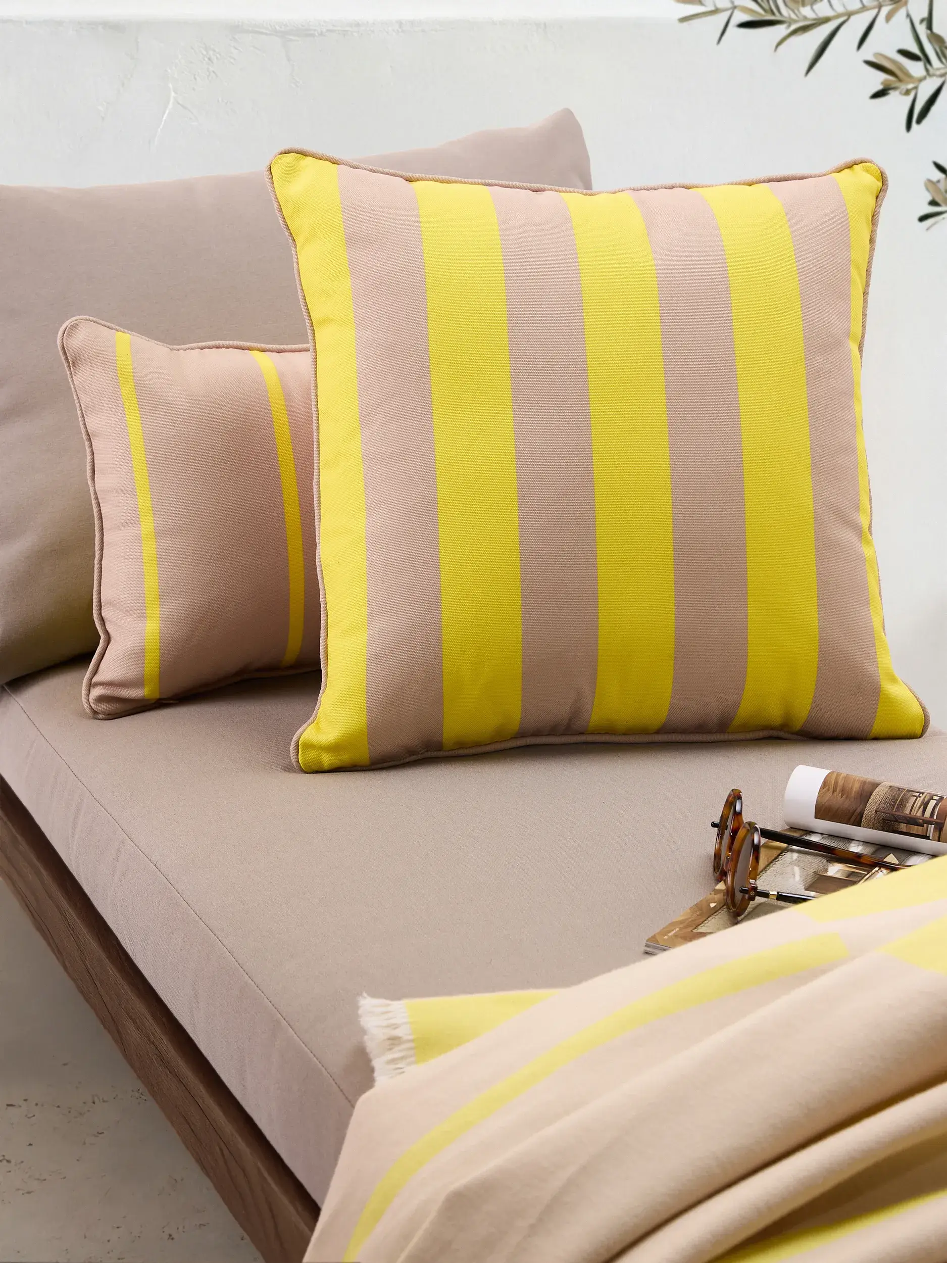 Indendørs- og udendørspude Reed Gul fra benuta nest