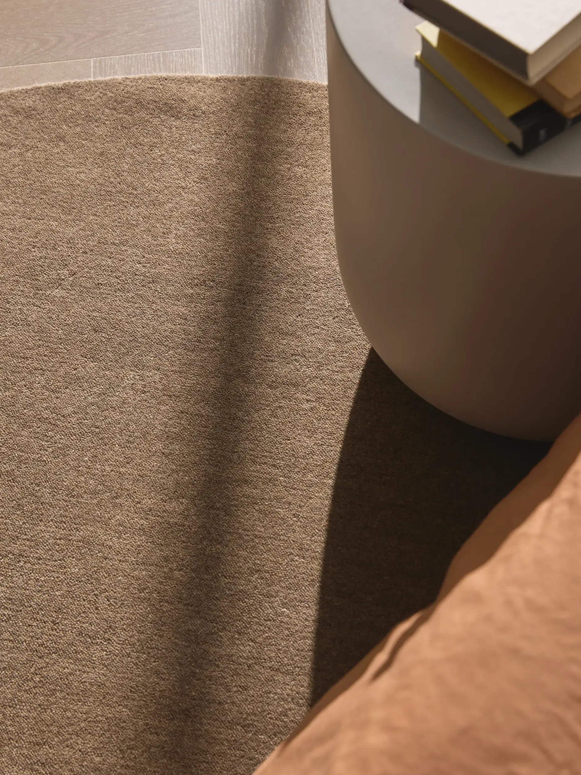 Teppich aus 100% Wolle in Braun mit 100% Wolle hohem Flor von benuta Pure