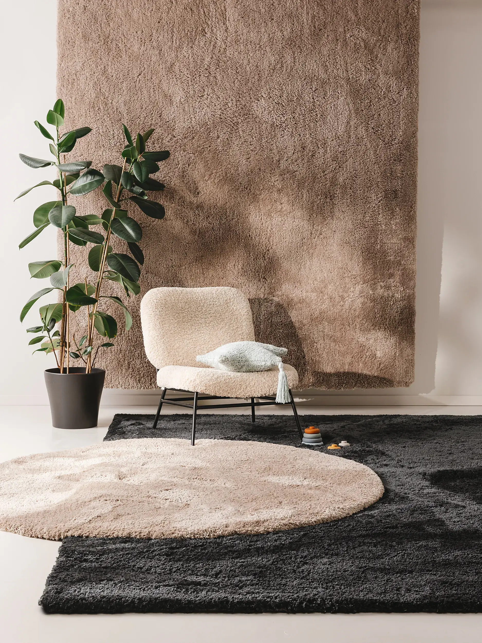 Teppich aus 100% Polyester in Grau mit 100% Polyester hohem Flor von benuta Nest