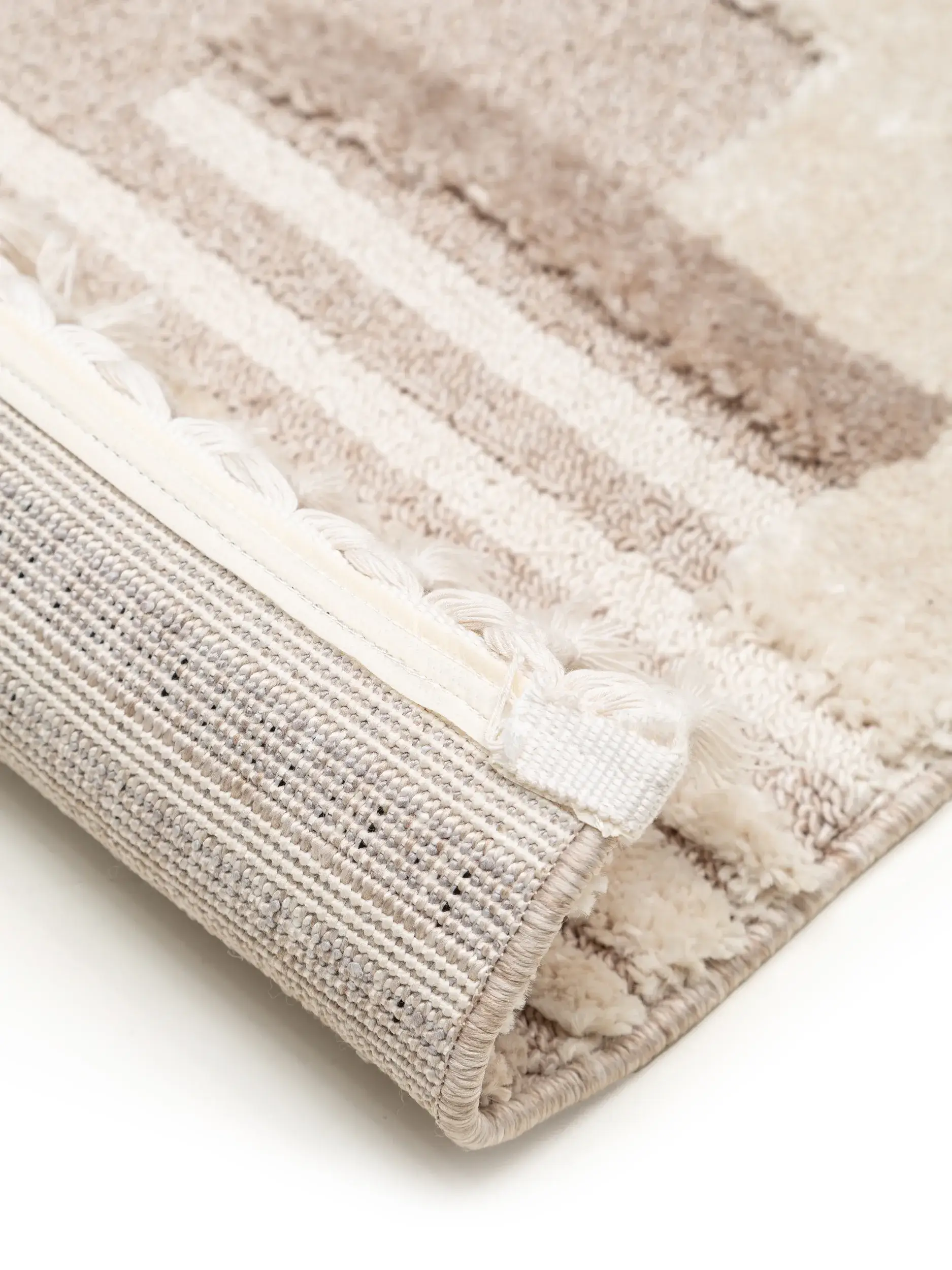 Matta av 100% Polyester i Beige med 100% Polyester hög lugg från benuta POP