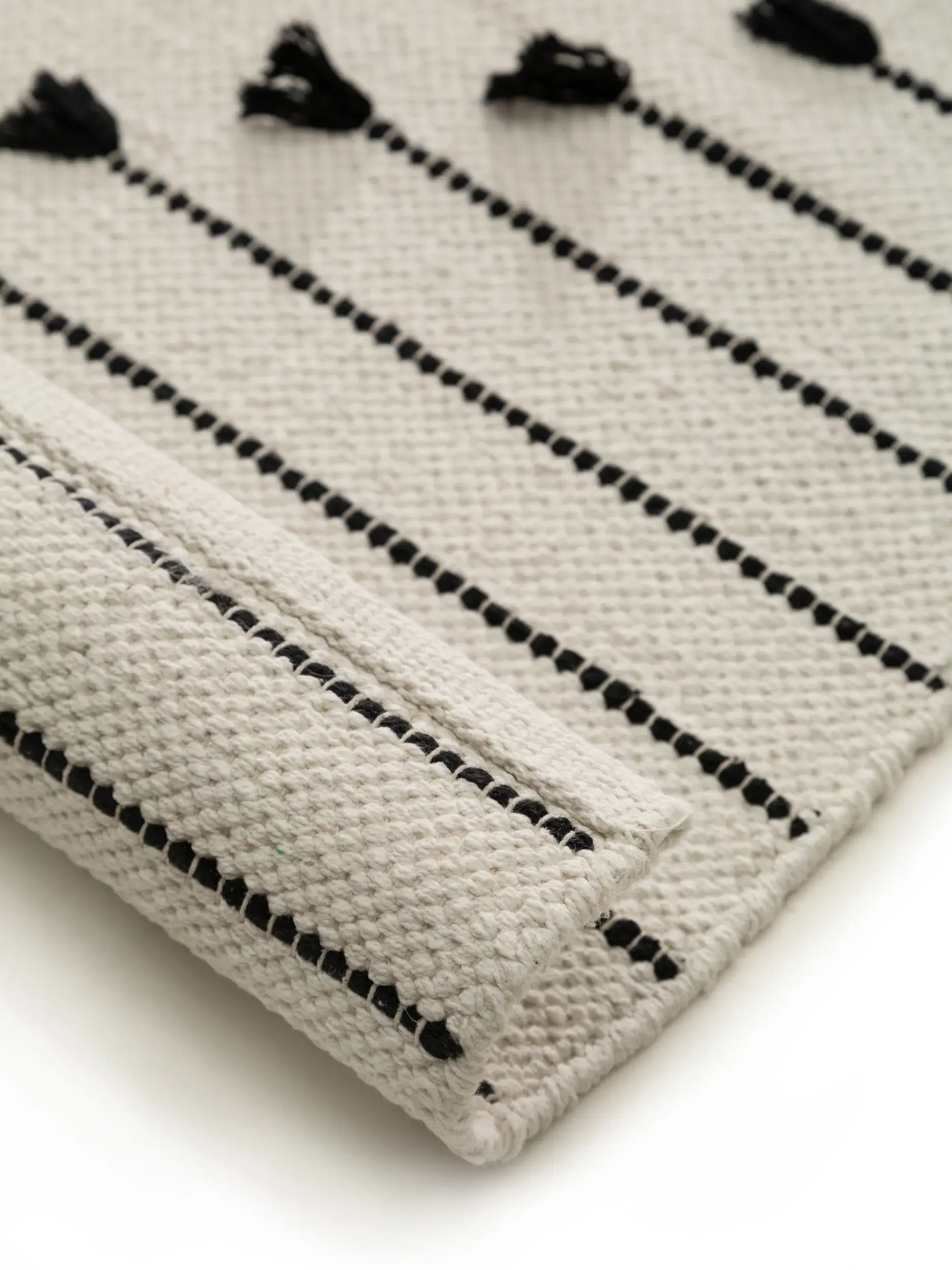 Rug made of 100% Baumwolle in Weiß with a 100% Baumwolle high pile by benuta Pop
