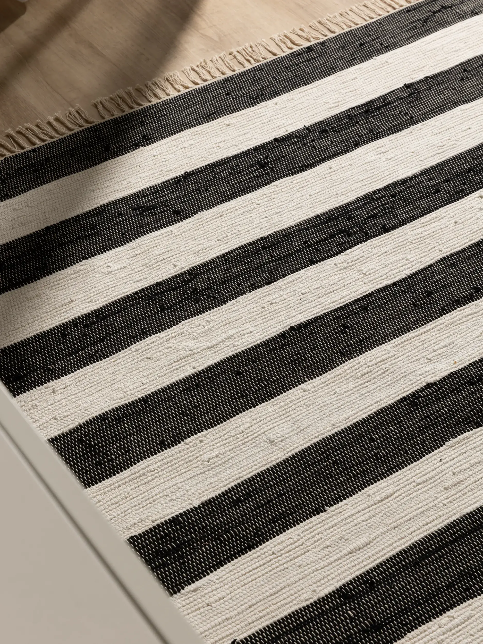 Teppich aus 100% Baumwolle in Schwarz/Weiß mit 100% Baumwolle hohem Flor von benuta Basic