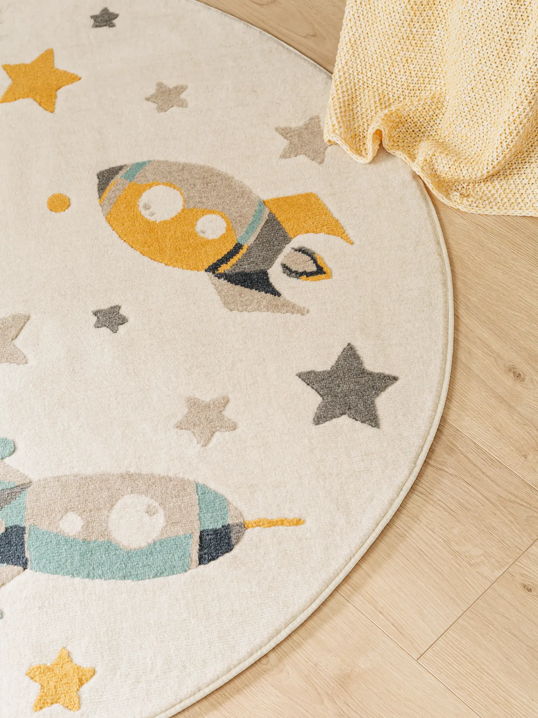 Rug made of 100% Polypropylen in Beige with a 100% Polypropylen high pile by Lytte