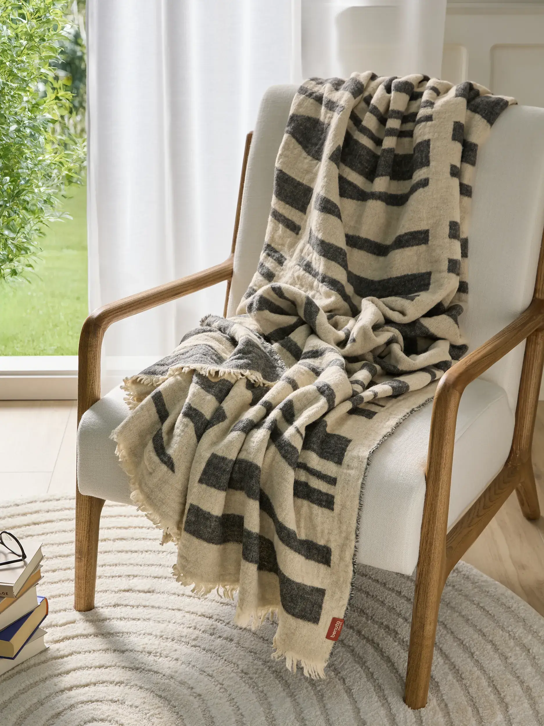 Tæppe Jana Cremehvid/Grå fra benuta nest