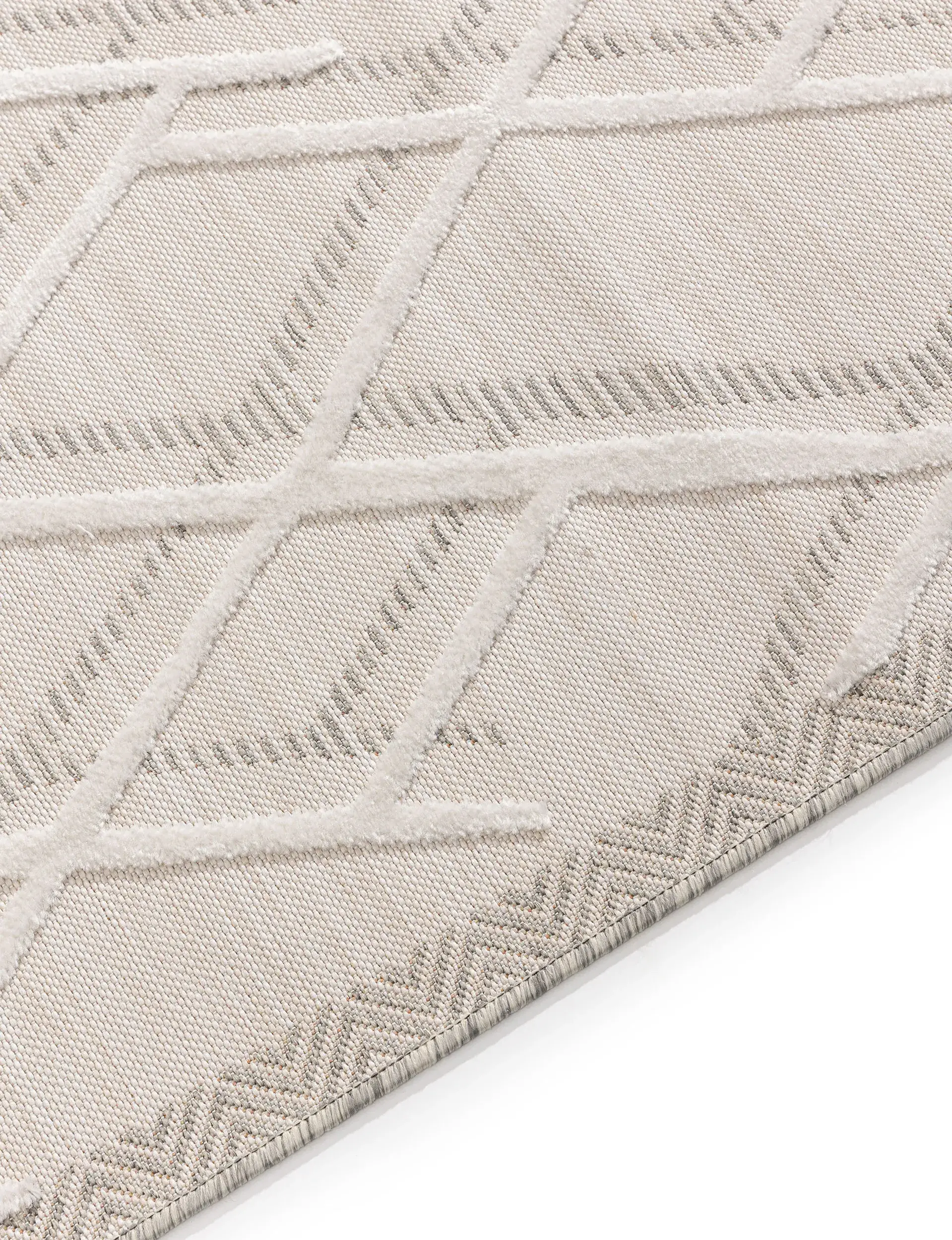 Rug made of 100% Polypropylen in White with a 100% Polypropylen high pile by benuta Basic