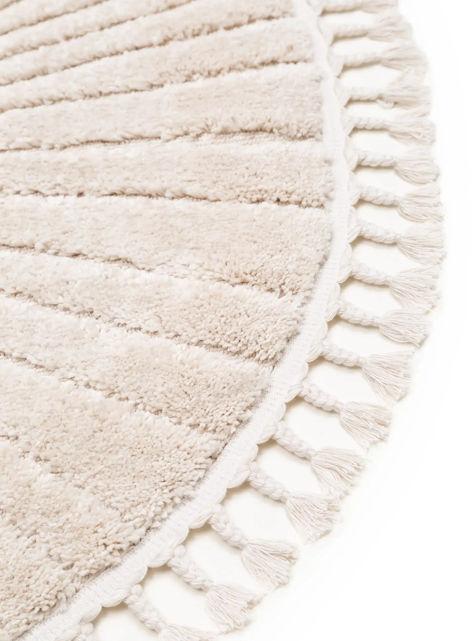 Teppich aus 100% Polyester in Beige mit 100% Polyester hohem Flor von Lytte