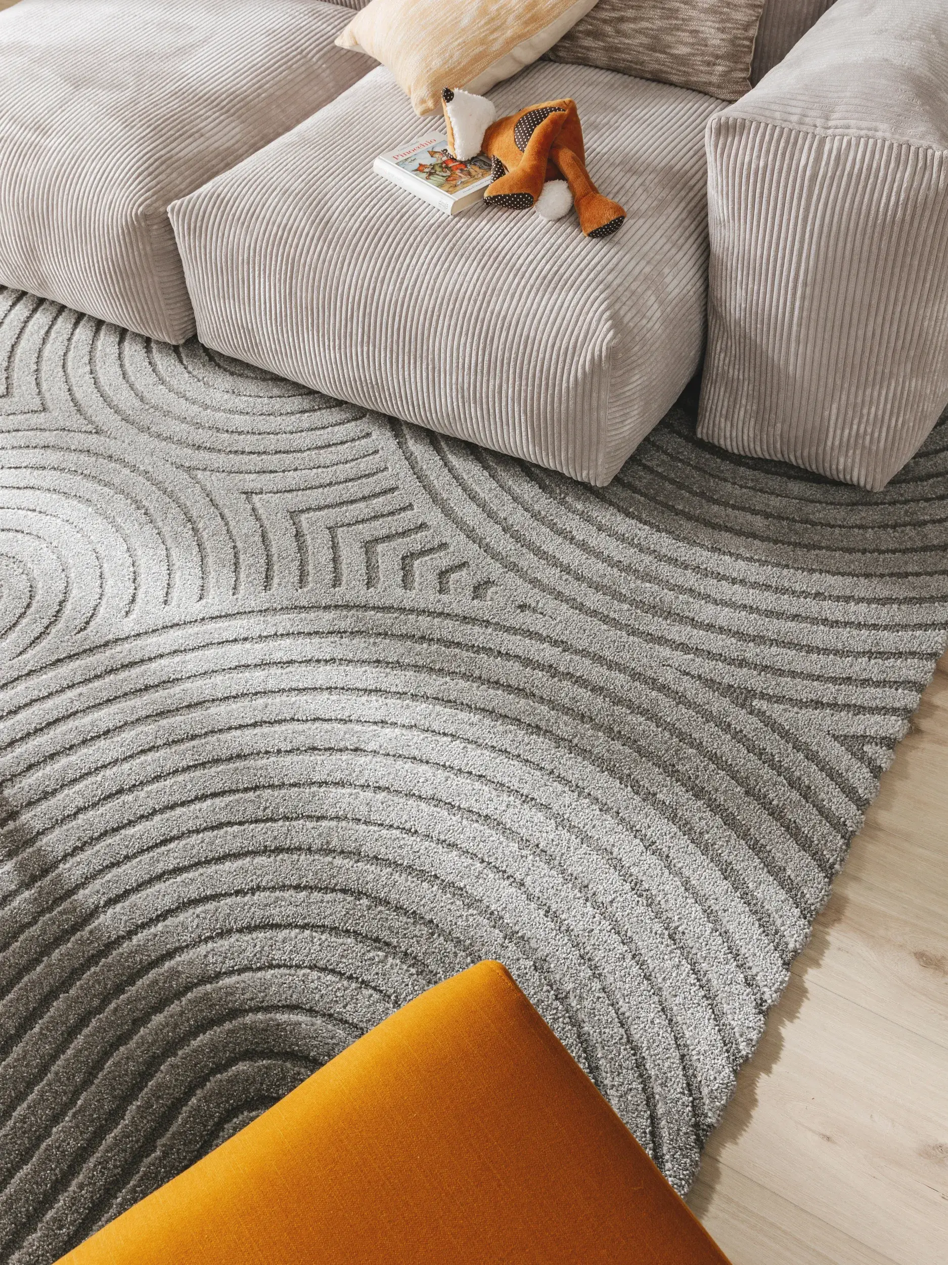Tapijt van 60% Polypropyleen, 40% Polyester in Grijs met een 60% Polypropyleen, 40% Polyester hoge pool van benuta nest