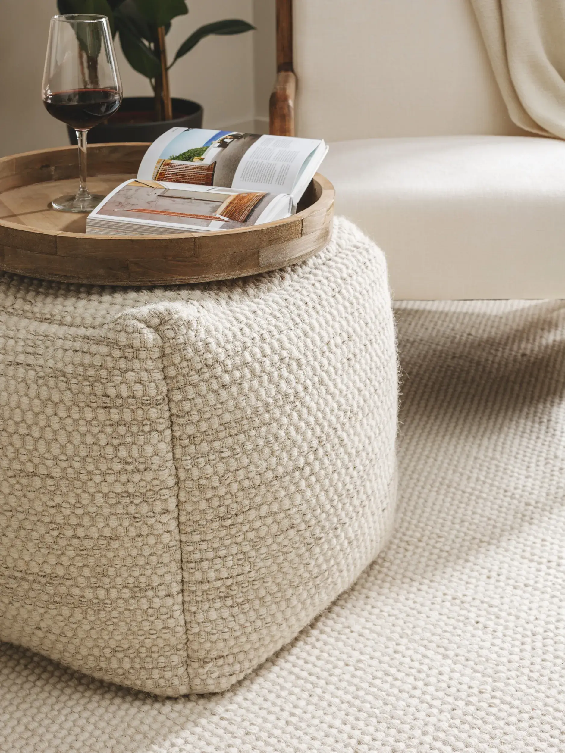 Handgefertigter Woll-Pouf Rocco Cream in Einfarbig design made of 80% wool, 20% cotton by benuta Pure
