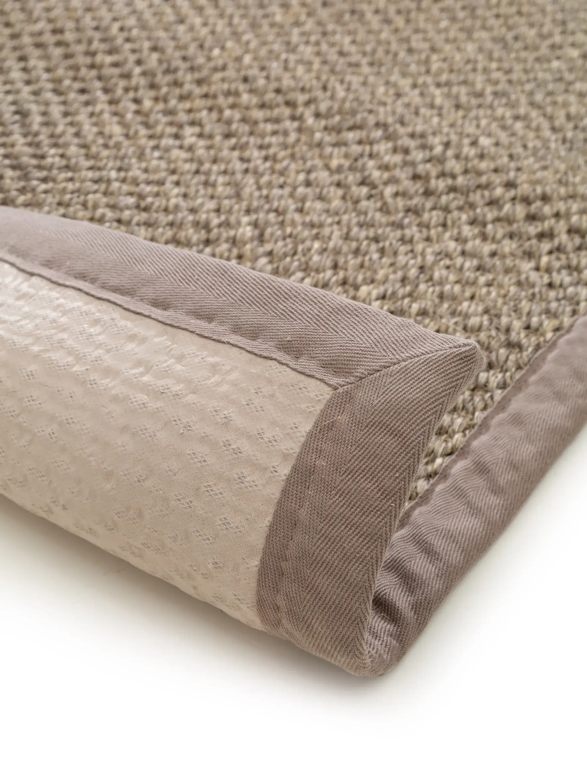 Teppich aus 100% Sisal in Grau mit 100% Sisal hohem Flor von benuta Pure