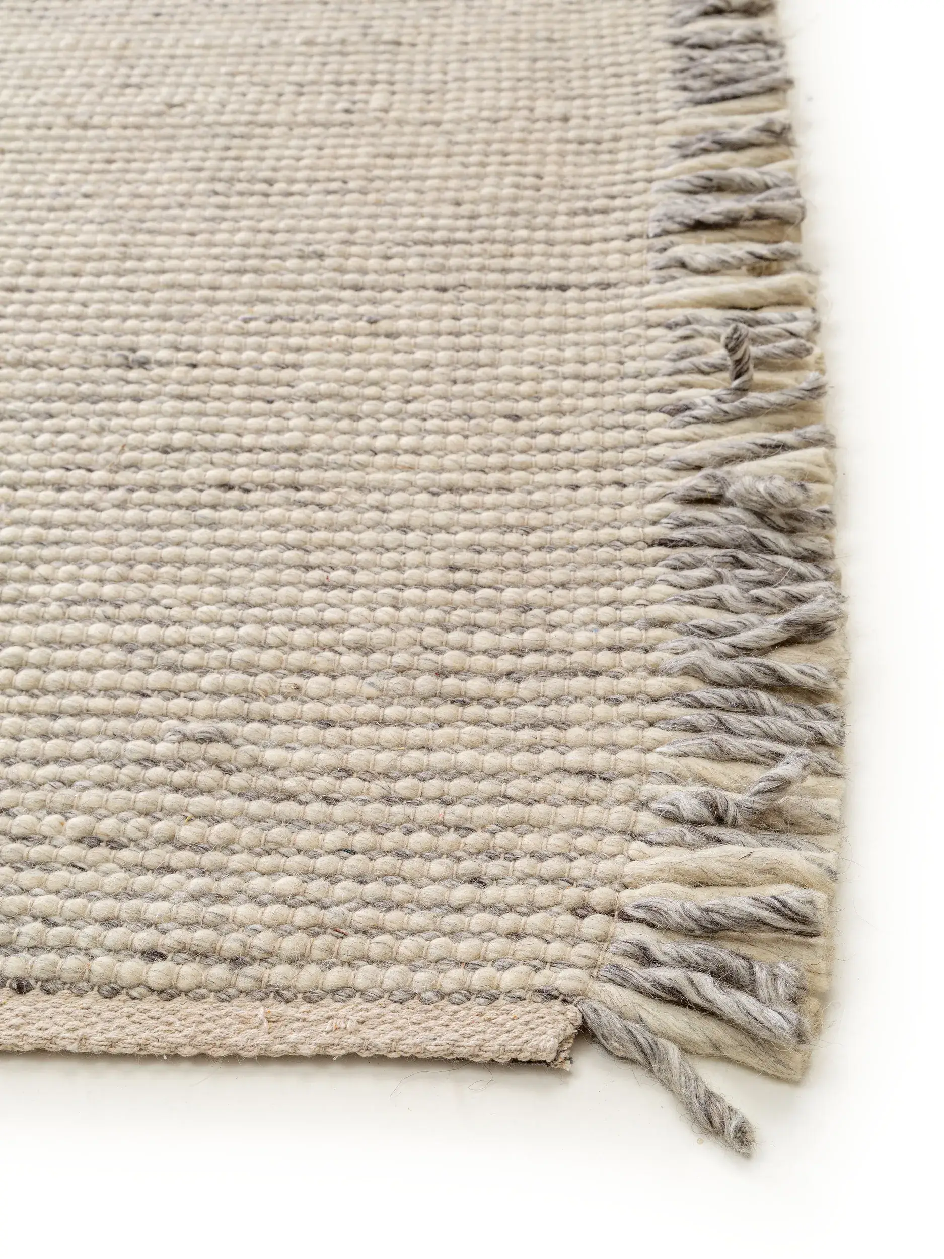 Tæppe af 60% Uld, 25% Polyester, 15% Viskose i Grå med 60% Uld, 25% Polyester, 15% Viskose høj luv fra benuta pure