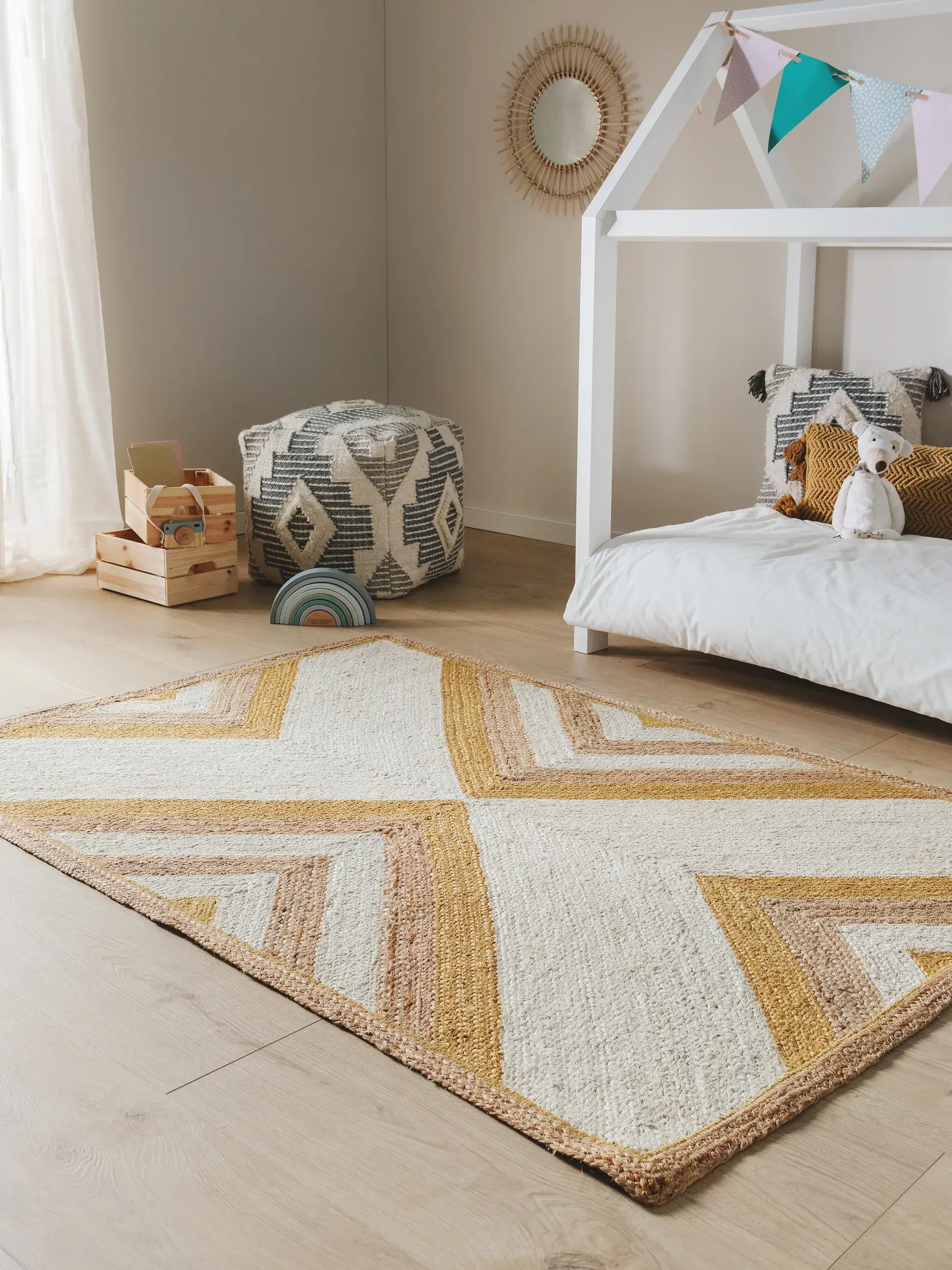 Matto 100% Jutea värissä Beige 100% Jute korkealla nukalla merkiltä Lytte