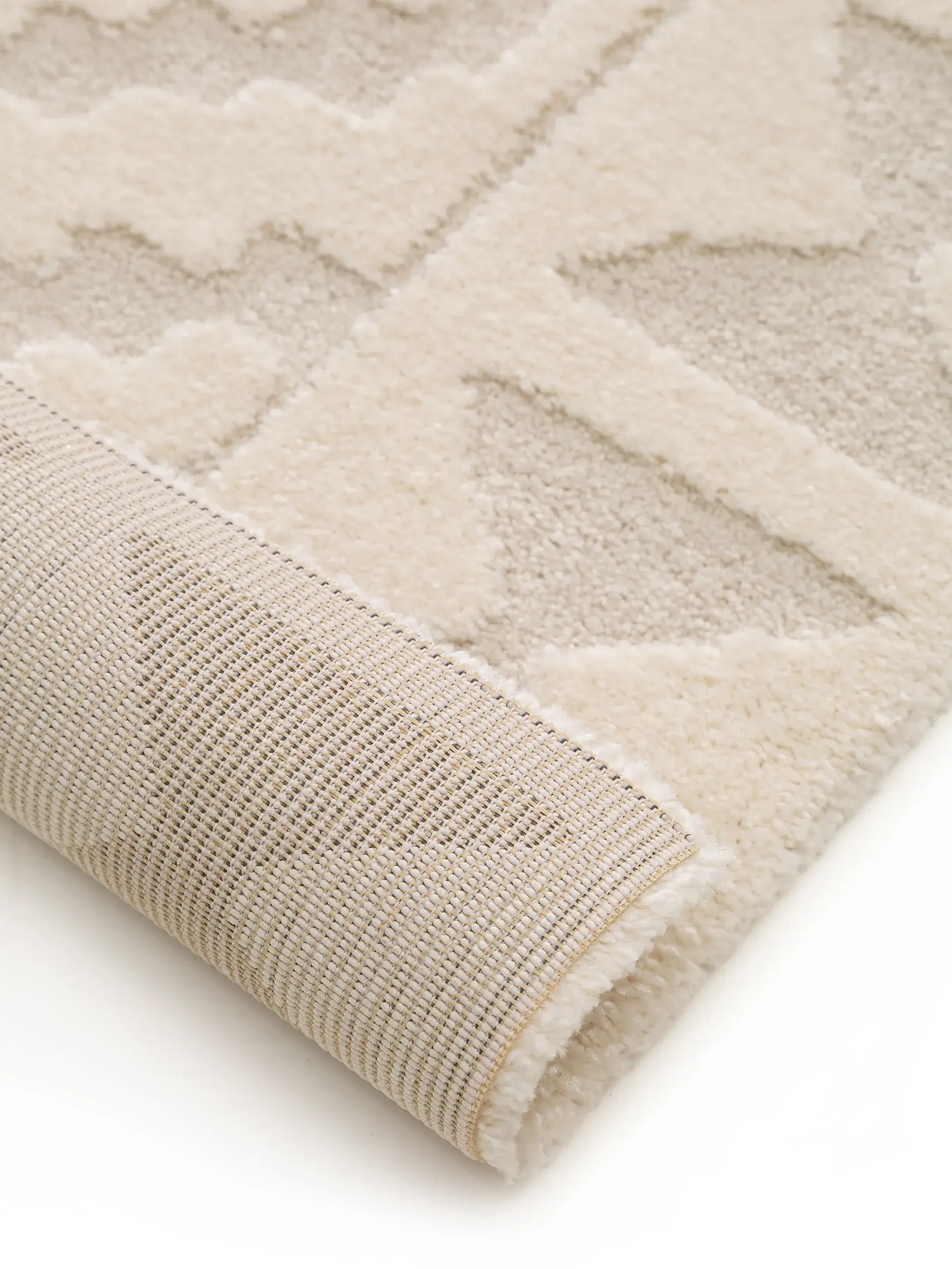 Teppich aus 60% Polypropylen, 40% Polyester in Beige mit 60% Polypropylen, 40% Polyester hohem Flor von Lytte
