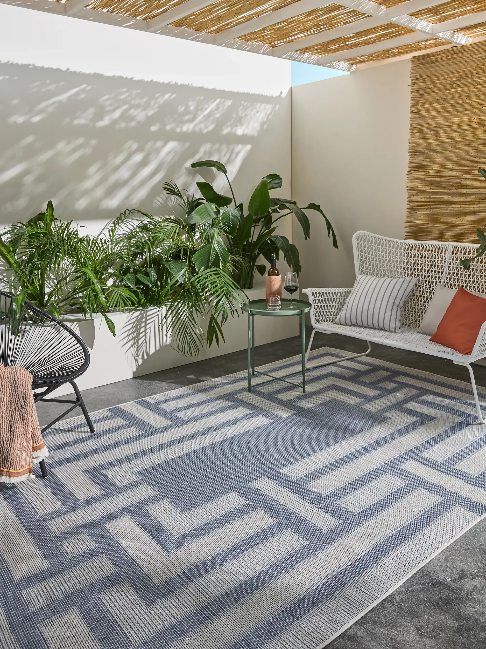 Rug made of 100% Polypropylen in Blue with a 100% Polypropylen high pile by benuta Nest