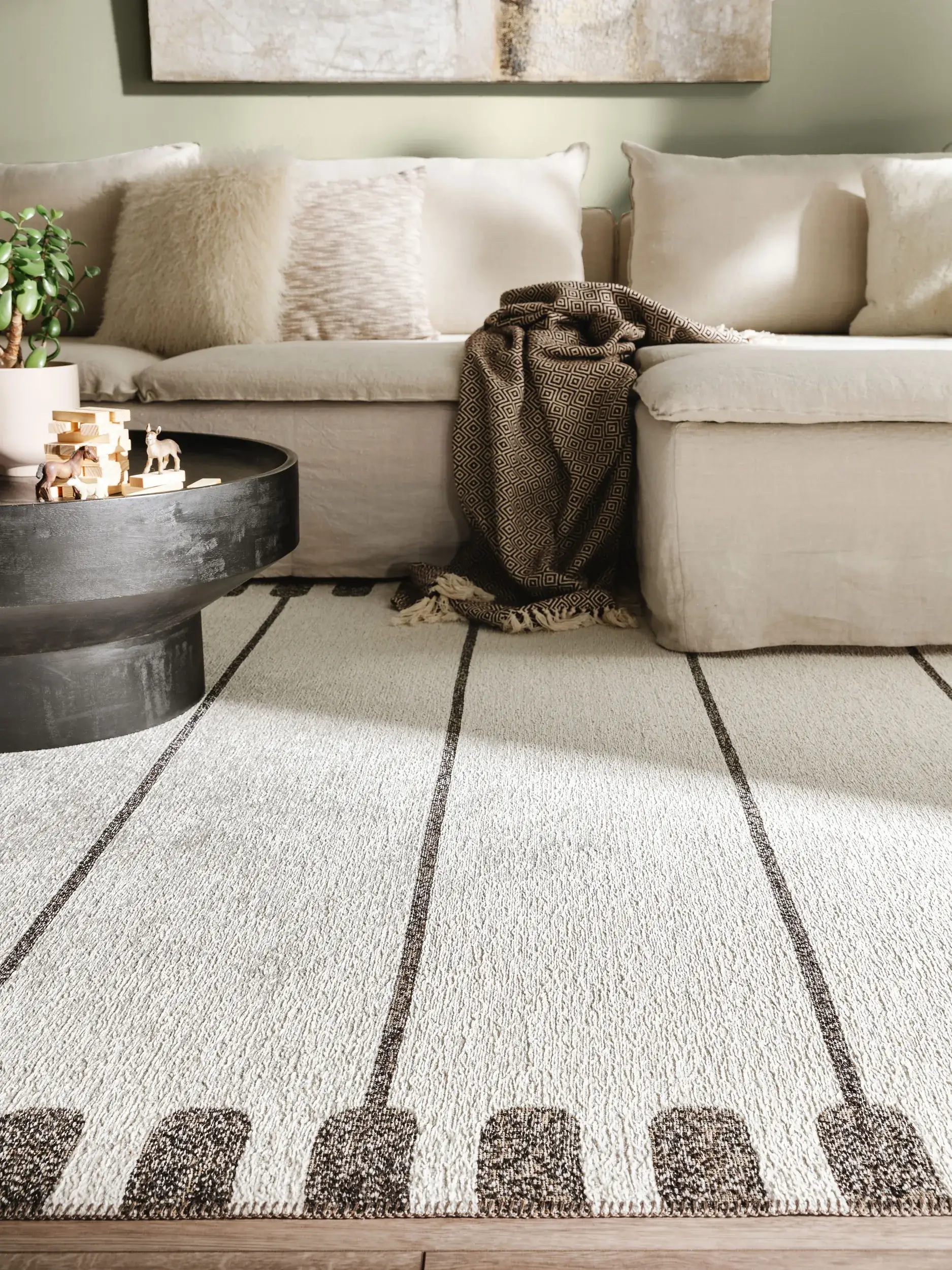 Teppich aus 65% Polyester (recycled PET), 35% Jute in Beige mit 65% Polyester (recycled PET), 35% Jute hohem Flor von benuta Nest