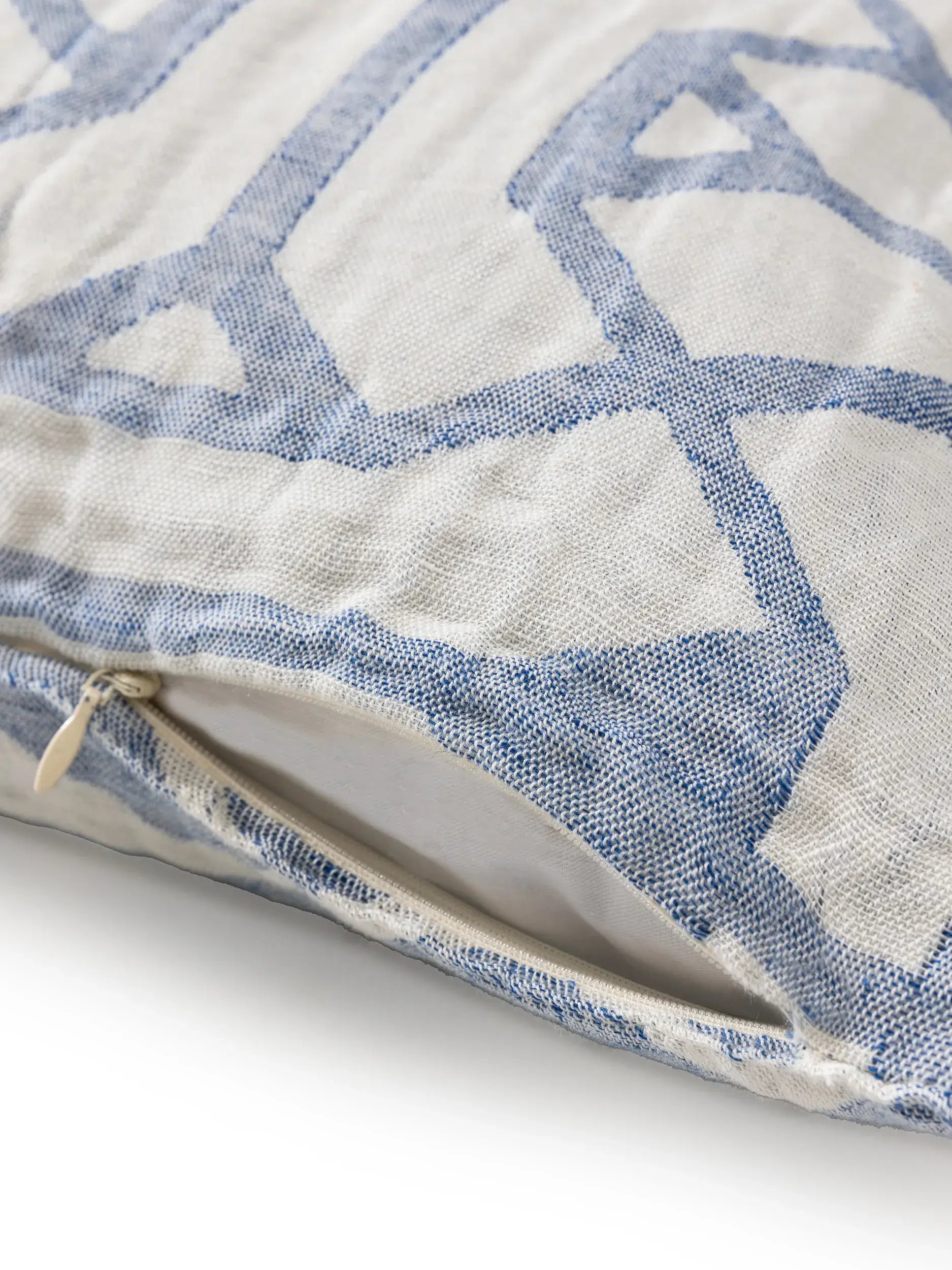Kissenbezug aus Leinen-Mix Sabine Blau in Geometrisch design made of 60% Cotton, 40% Linen by benuta Pure