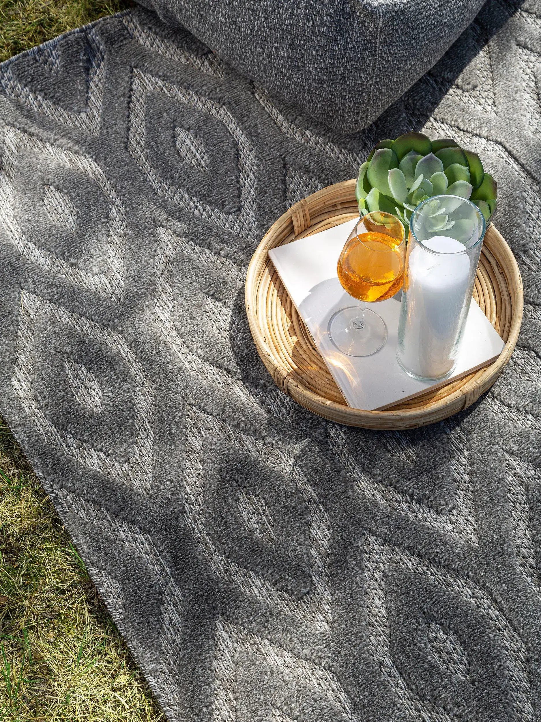 Rug made of 100% Polypropylen in Grey with a 100% Polypropylen high pile by benuta