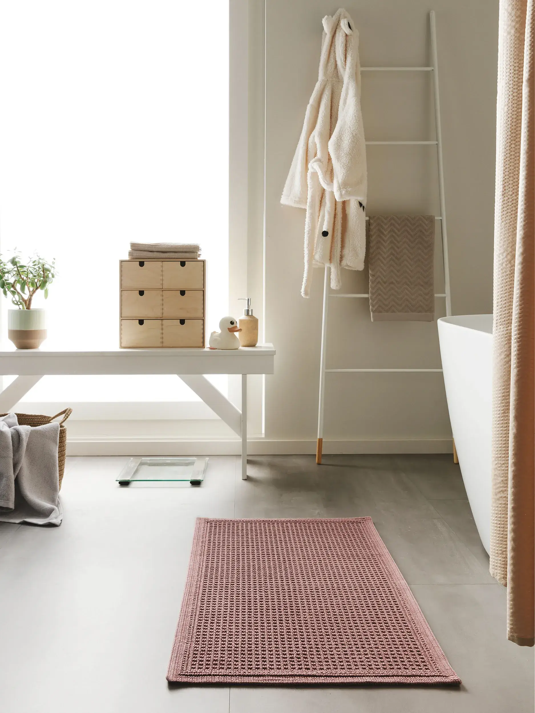 Badematte Jojo Lila i Einfarbig-design laget av 100% Baumwolle fra benuta Nest