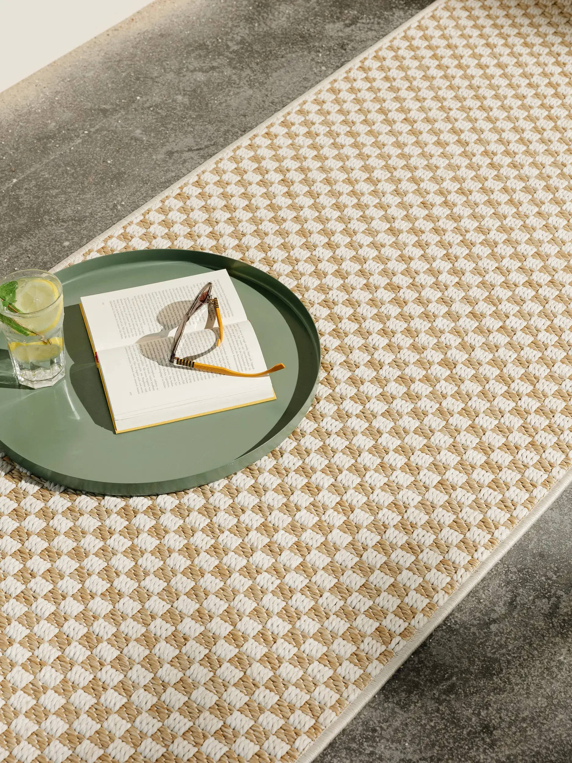 Teppich aus 100% Polypropylen in Beige mit 100% Polypropylen hohem Flor von benuta Pop