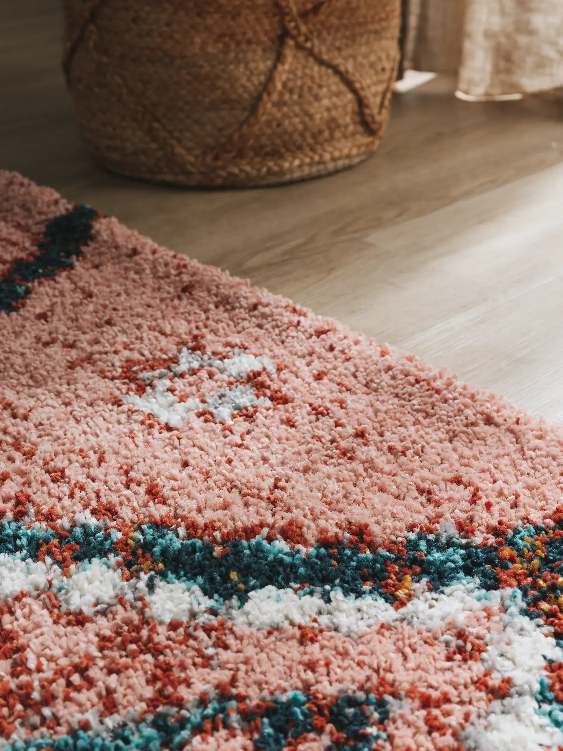 Rug made of 100% Polypropylen in Rosa with a 100% Polypropylen high pile by benuta Nest