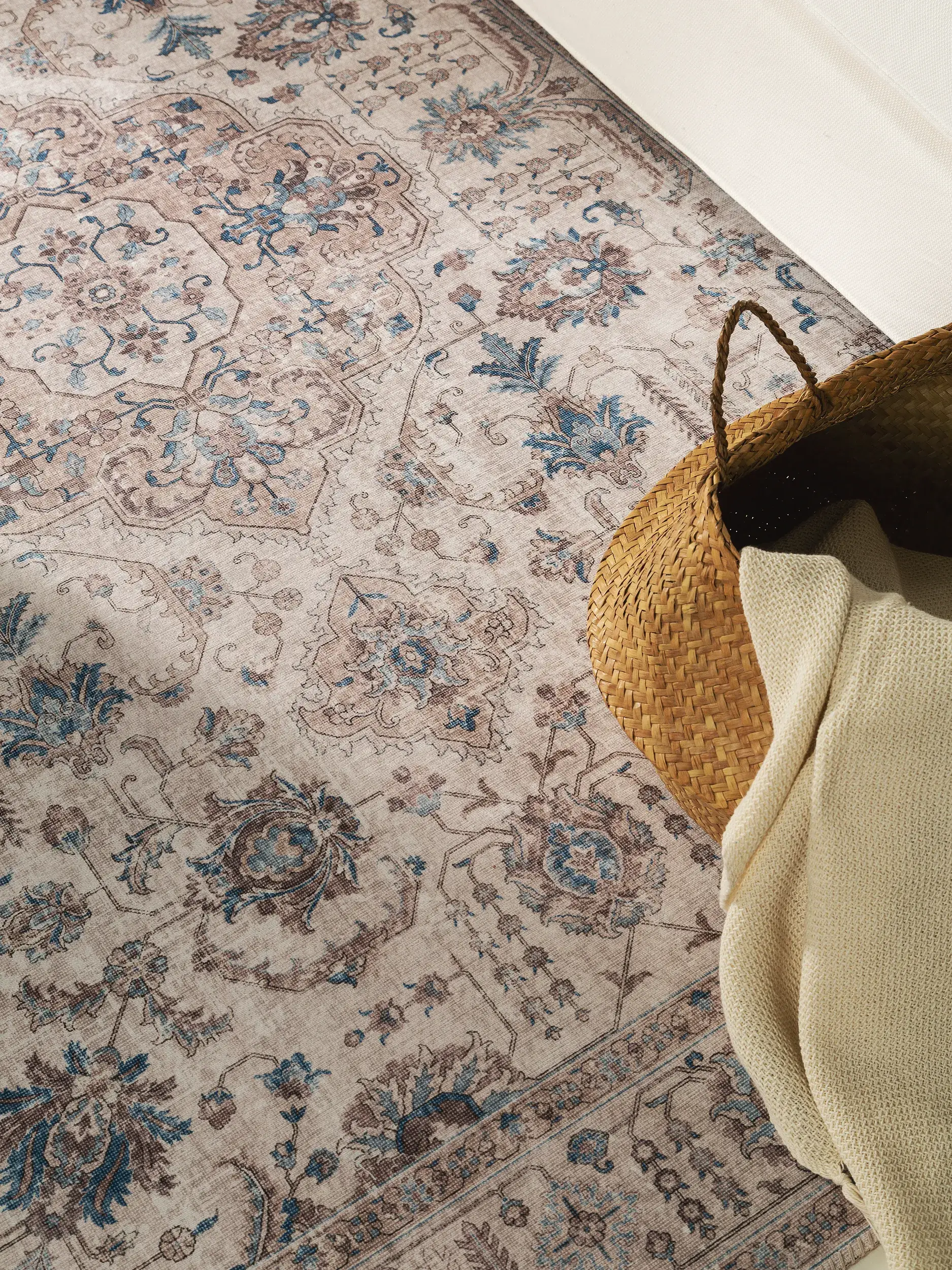 Teppich aus 100% Polyester in Beige mit 100% Polyester hohem Flor von benuta Pop