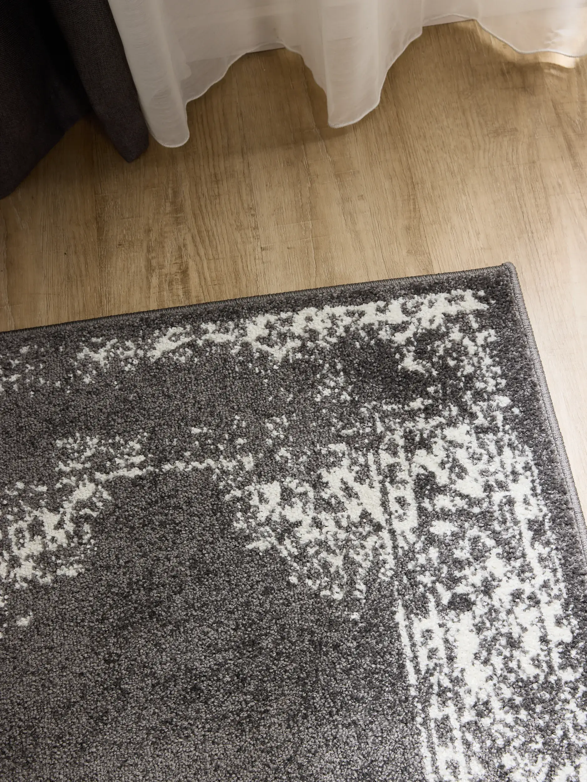 Rug made of 100% Polypropylen in Grey with a 100% Polypropylen high pile by benuta Basic