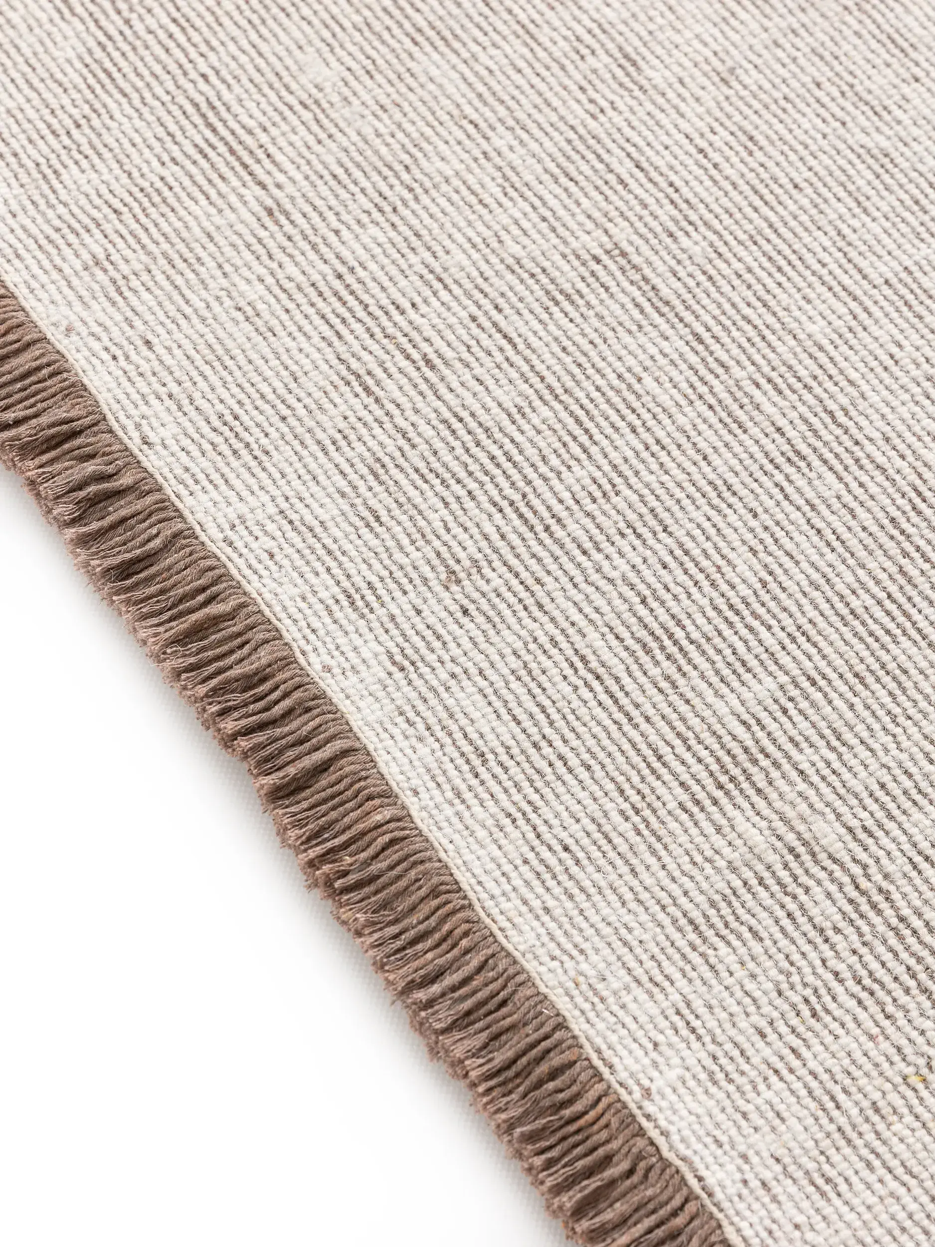 Teppich aus 70% Wolle, 30% Baumwolle in Braun mit 70% Wolle, 30% Baumwolle hohem Flor von benuta Nest