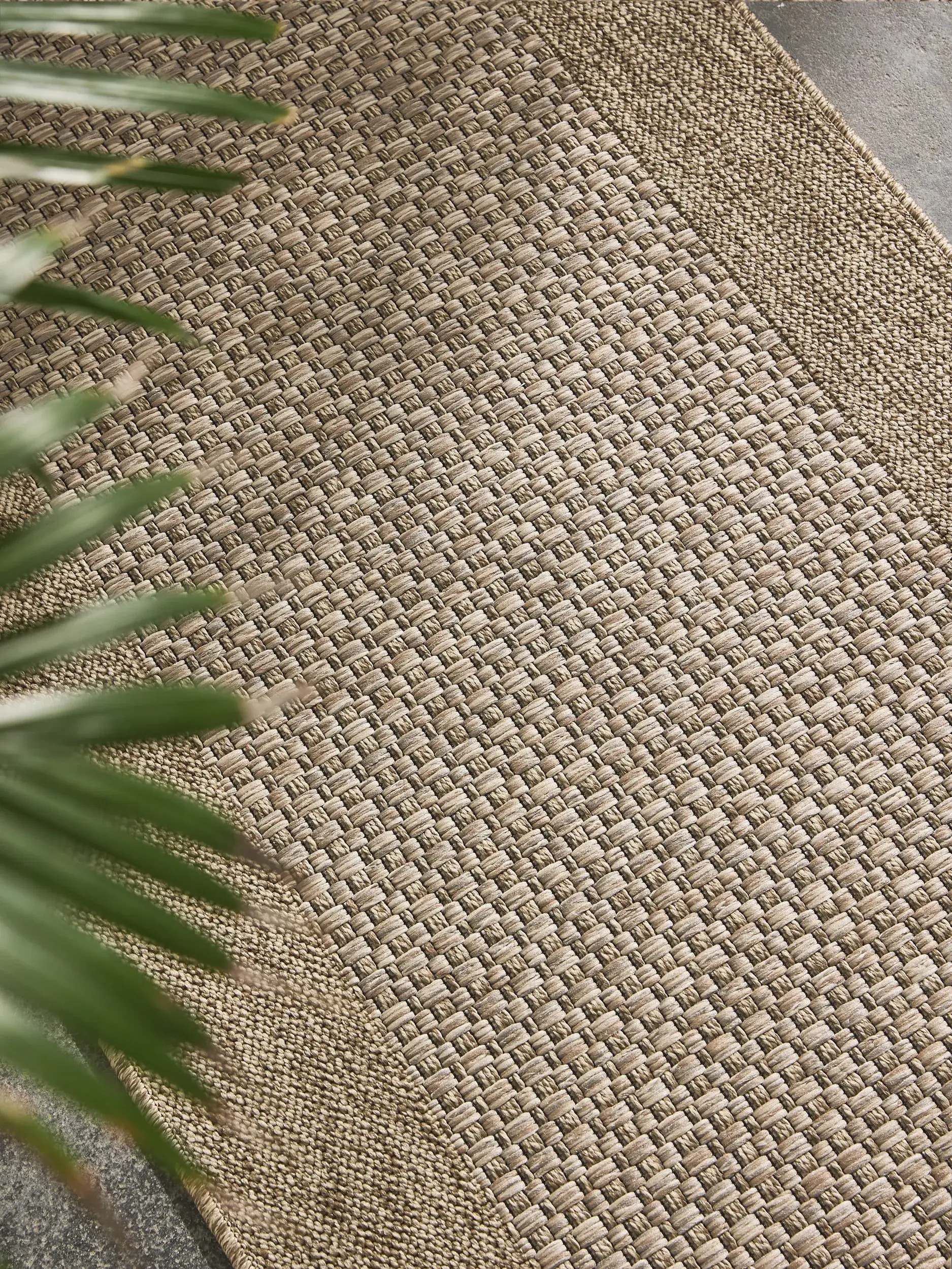 Tapis en 100% Polypropylène en Beige avec une pile de 100% Polypropylène de hauteur de benuta nest