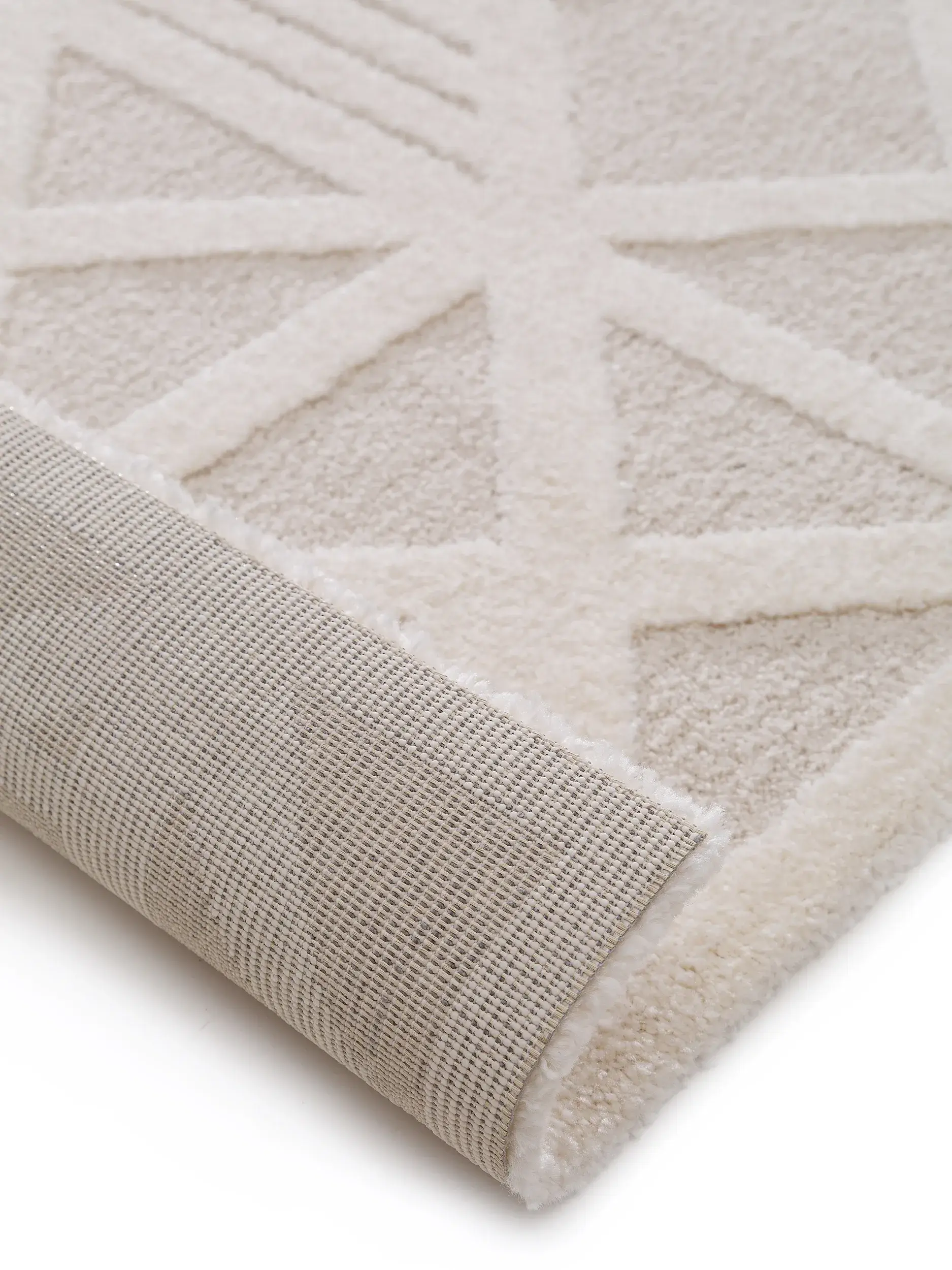 Tappeto di 60% Polipropilene, 40% Poliestere in Beige con pelo alto 60% Polipropilene, 40% Poliestere da benuta nest