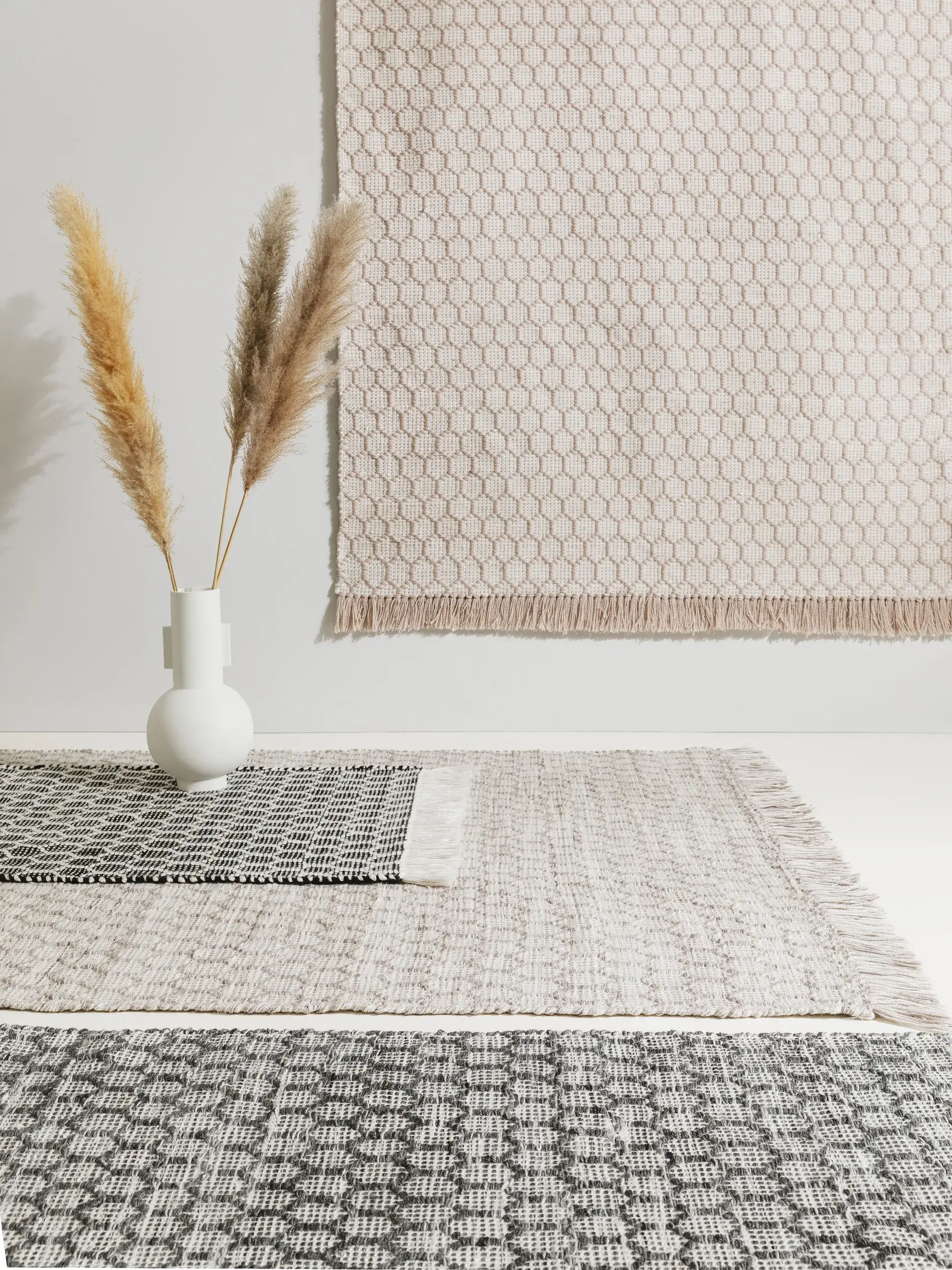 Tapijt van 100% Polyester (gerecycled PET) in Zwart/Wit met een 100% Polyester (gerecycled PET) hoge pool van benuta pure