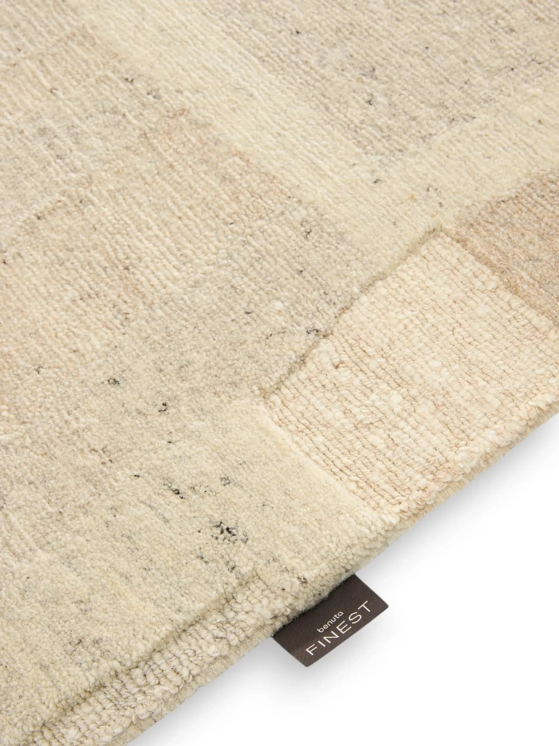 Teppich aus 100% Wolle in Beige mit 100% Wolle hohem Flor von benuta Finest