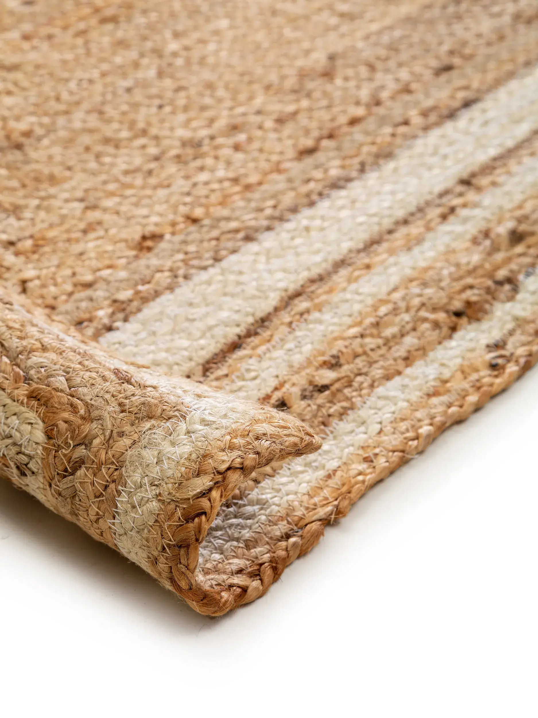 Teppich aus 100% Jute in Weiß mit 100% Jute hohem Flor von benuta Pure
