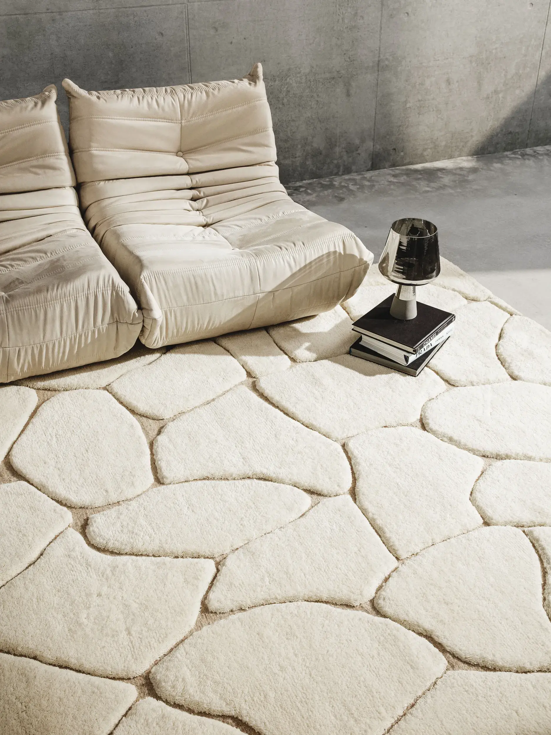 Teppich aus 90% Wolle, 10% Baumwolle in Beige mit 90% Wolle, 10% Baumwolle hohem Flor von benuta Finest