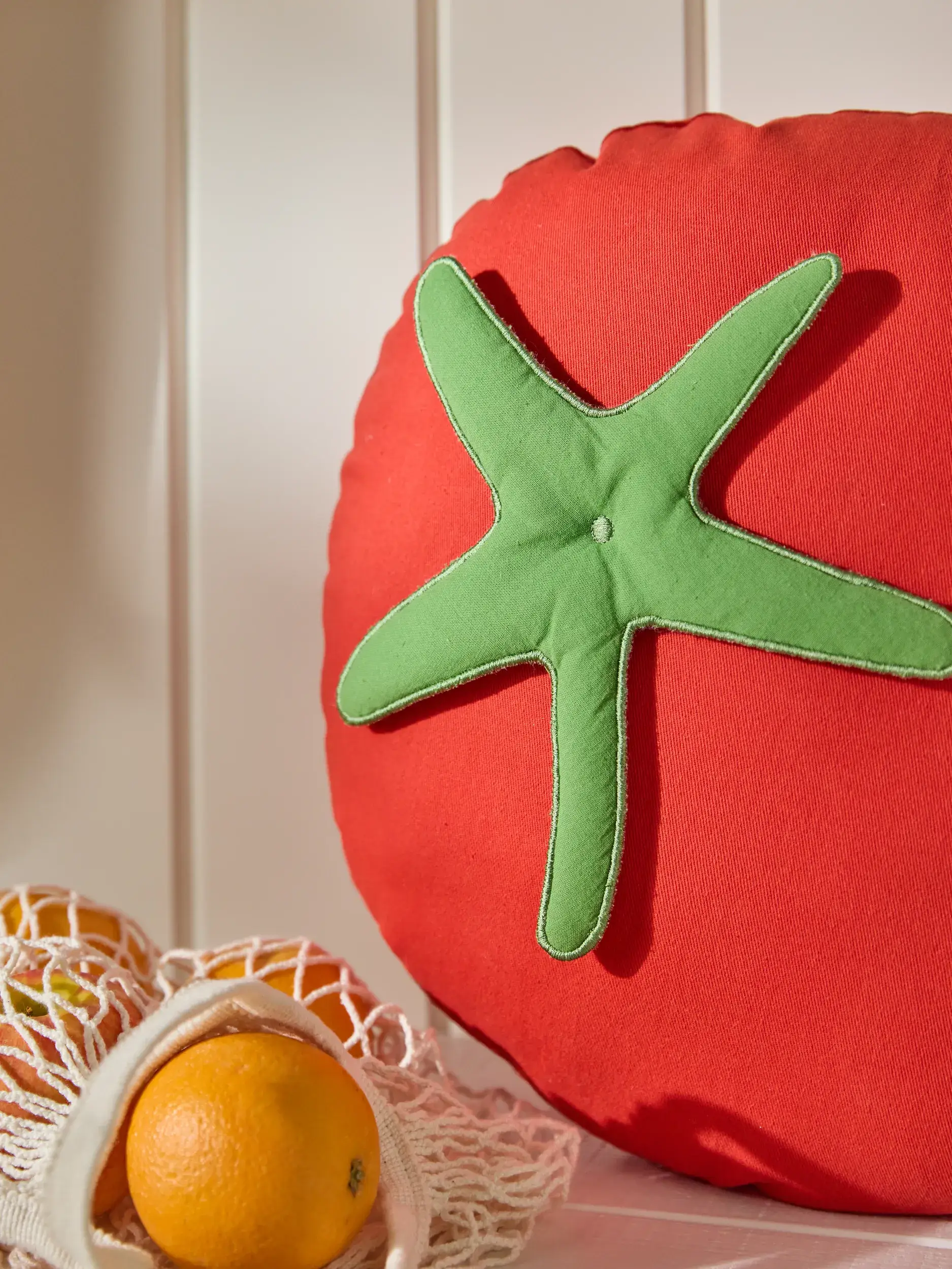 Polštář Franzi Červená od Lytte