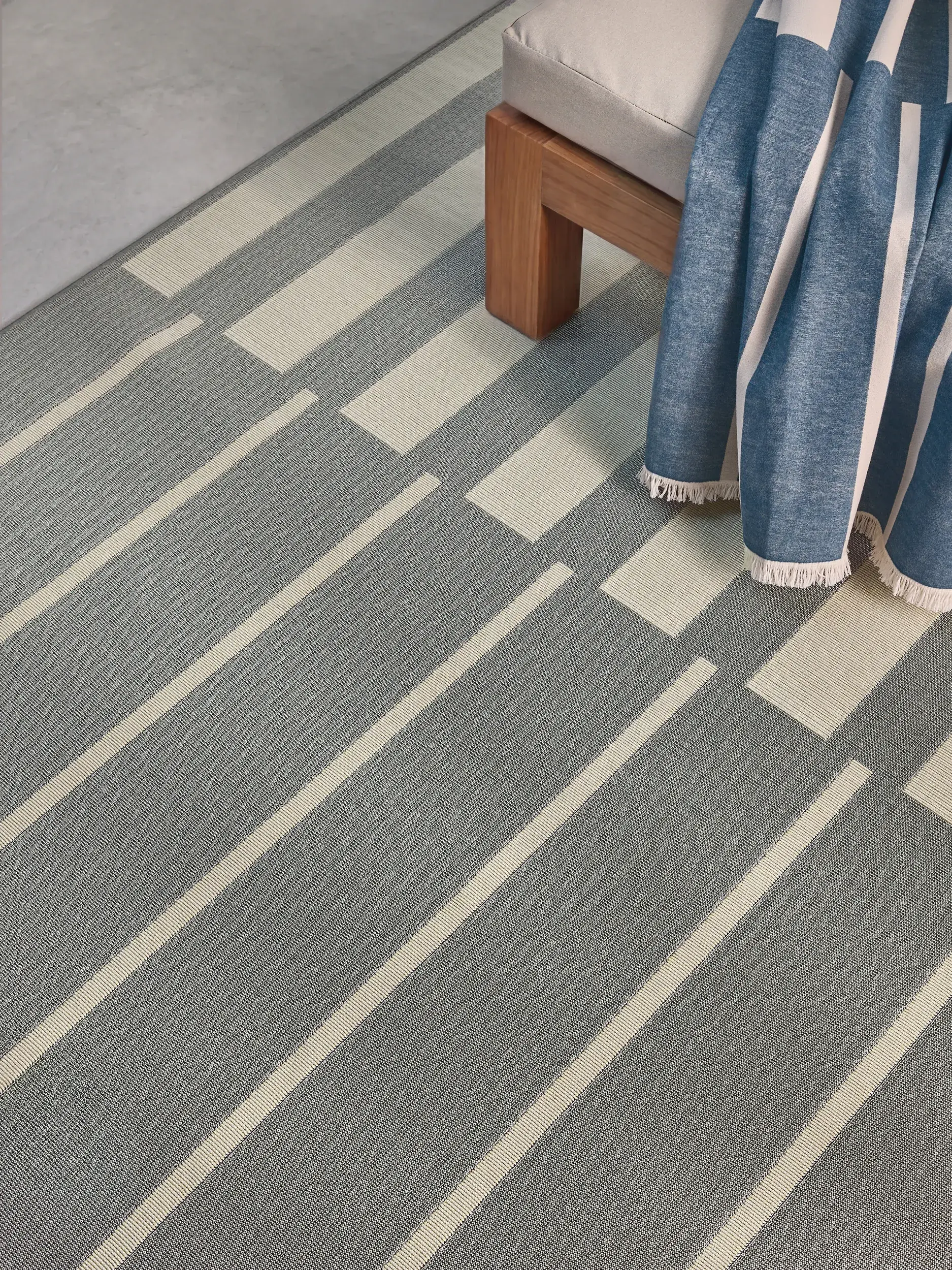 Teppich Reed aus 76% Polypropylen, 23% Polyester, 1% Latex in  von benuta Nest