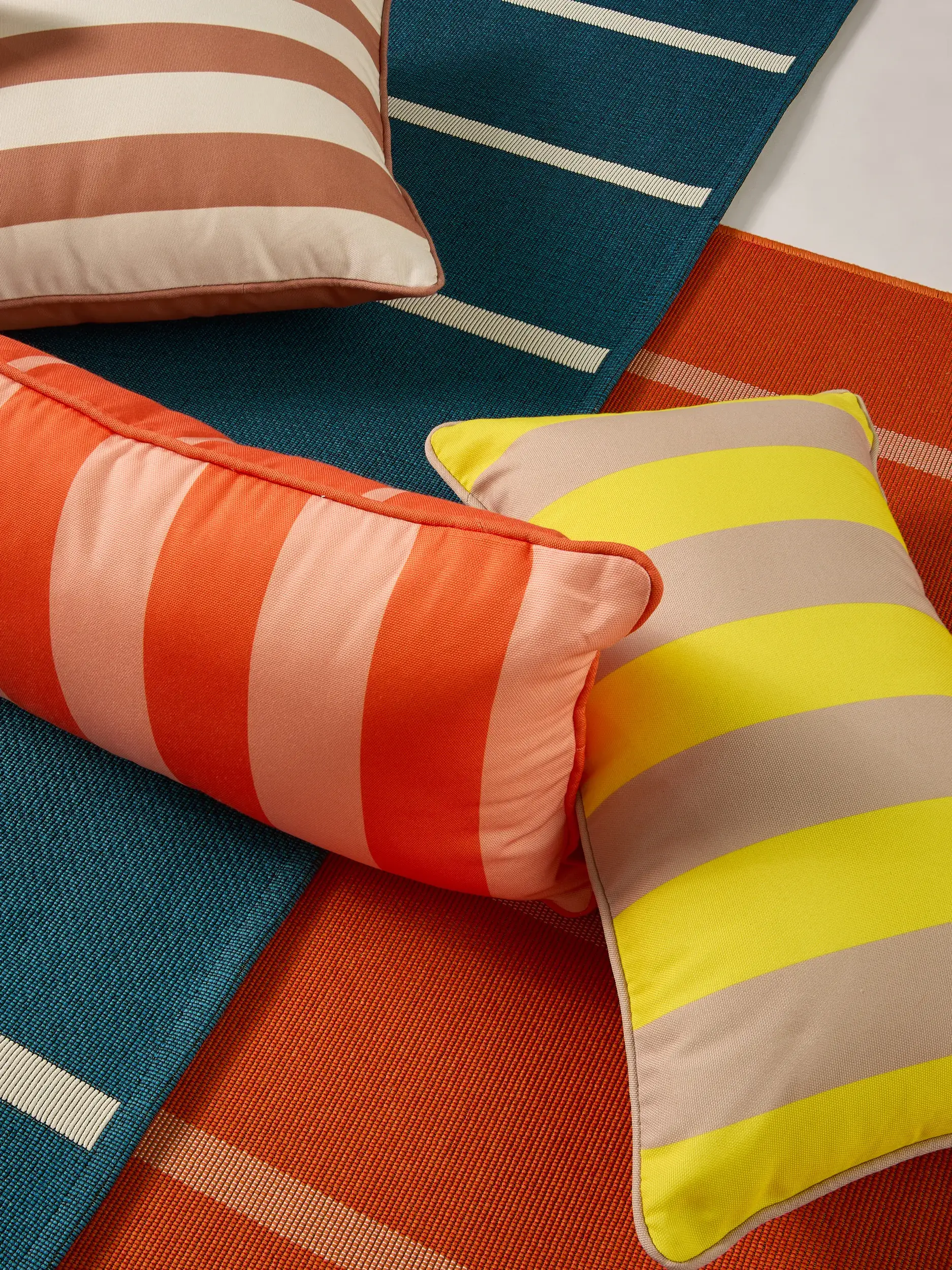 In- & Outdoor Cushion Reed Yellow by benuta Nest