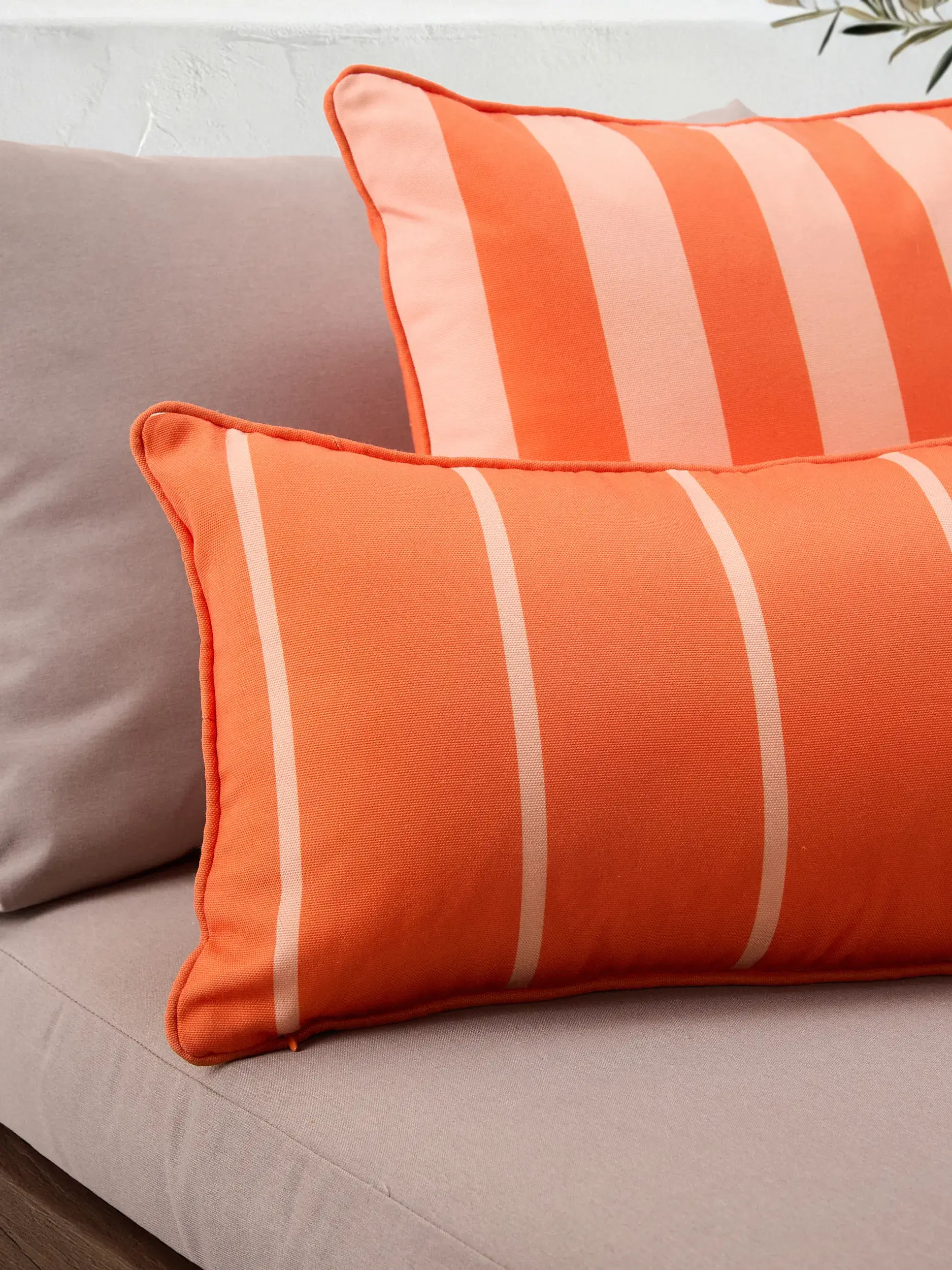 Indendørs- og udendørspude Reed Orange fra benuta nest