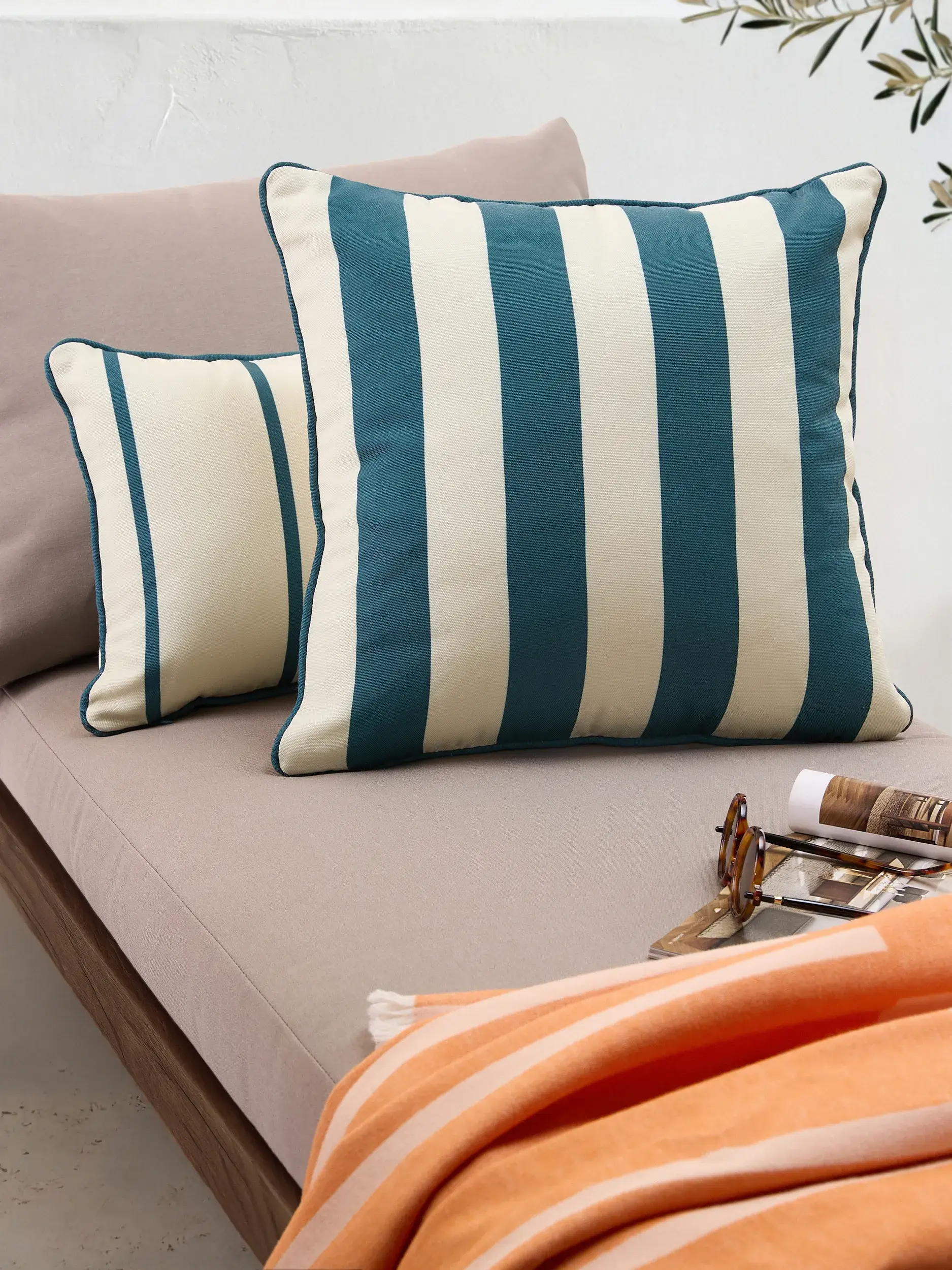 In- & Outdoor Cushion Reed Petrol by benuta Nest